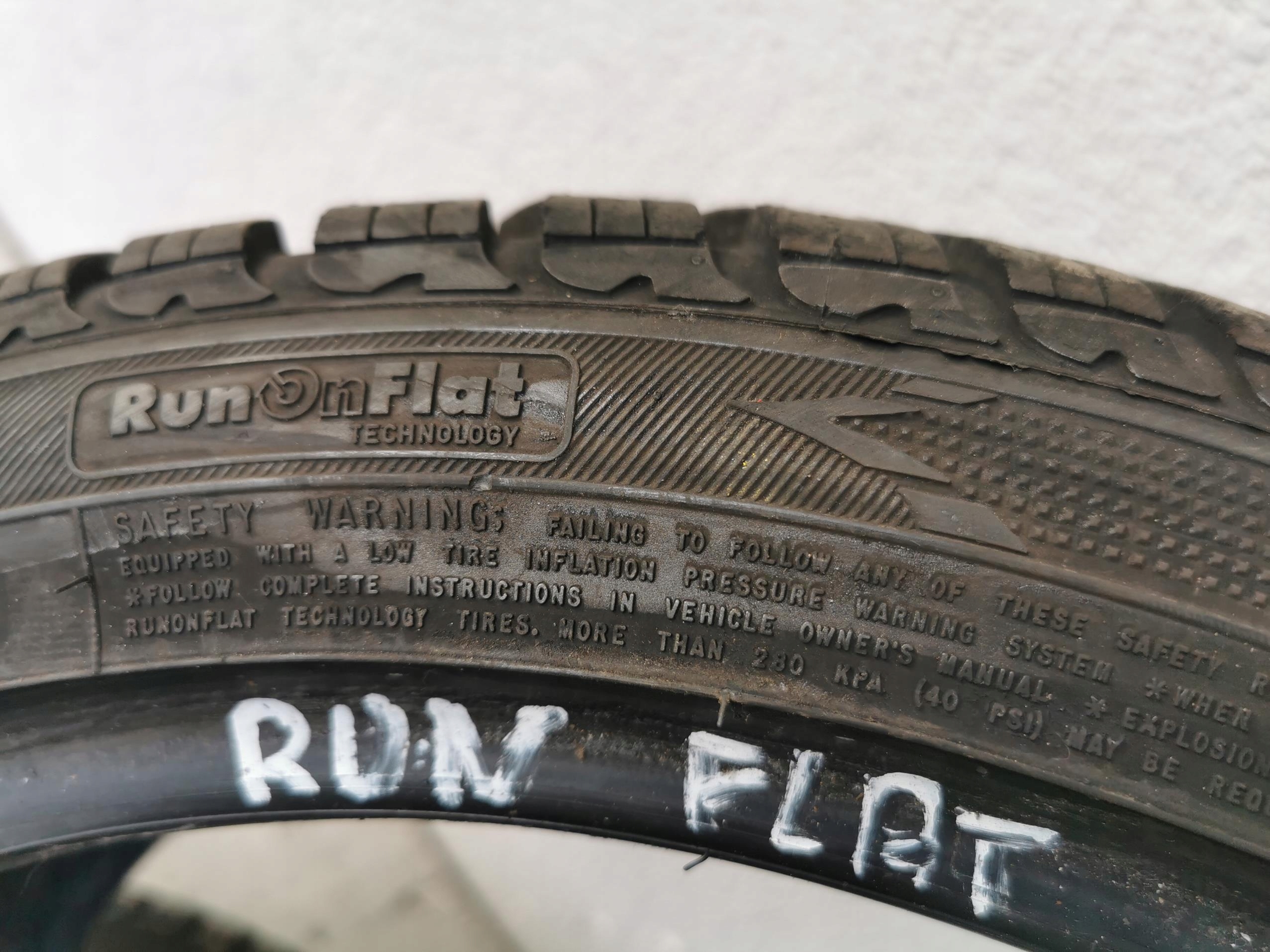 OPONY ZIMOWE GOODYEAR 245/40 R18 97V M+S RUNFLAT Średnica 18