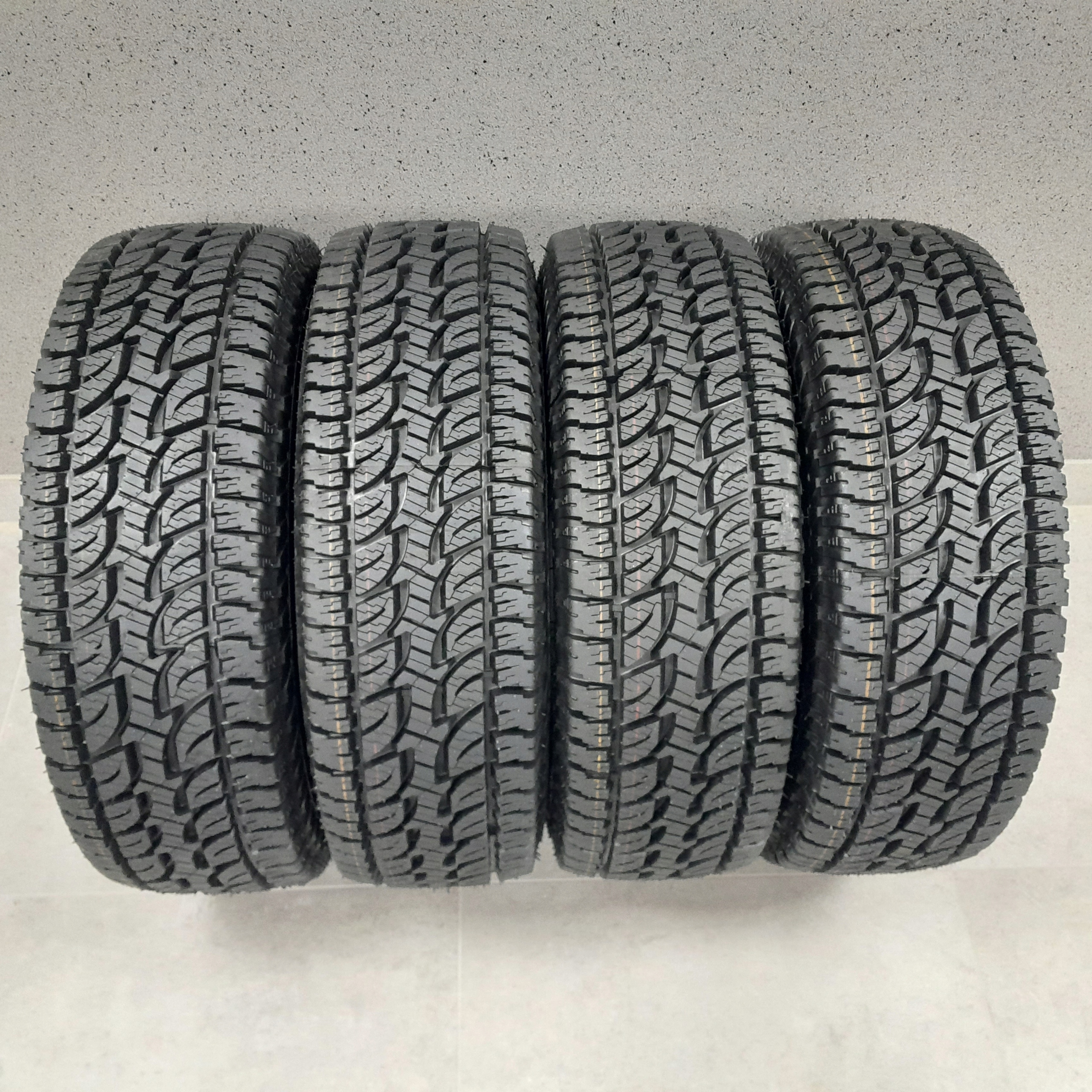 Opony bieżnikowana 235/60 R16 CAŁOROCZNE 4x4 AT kpl