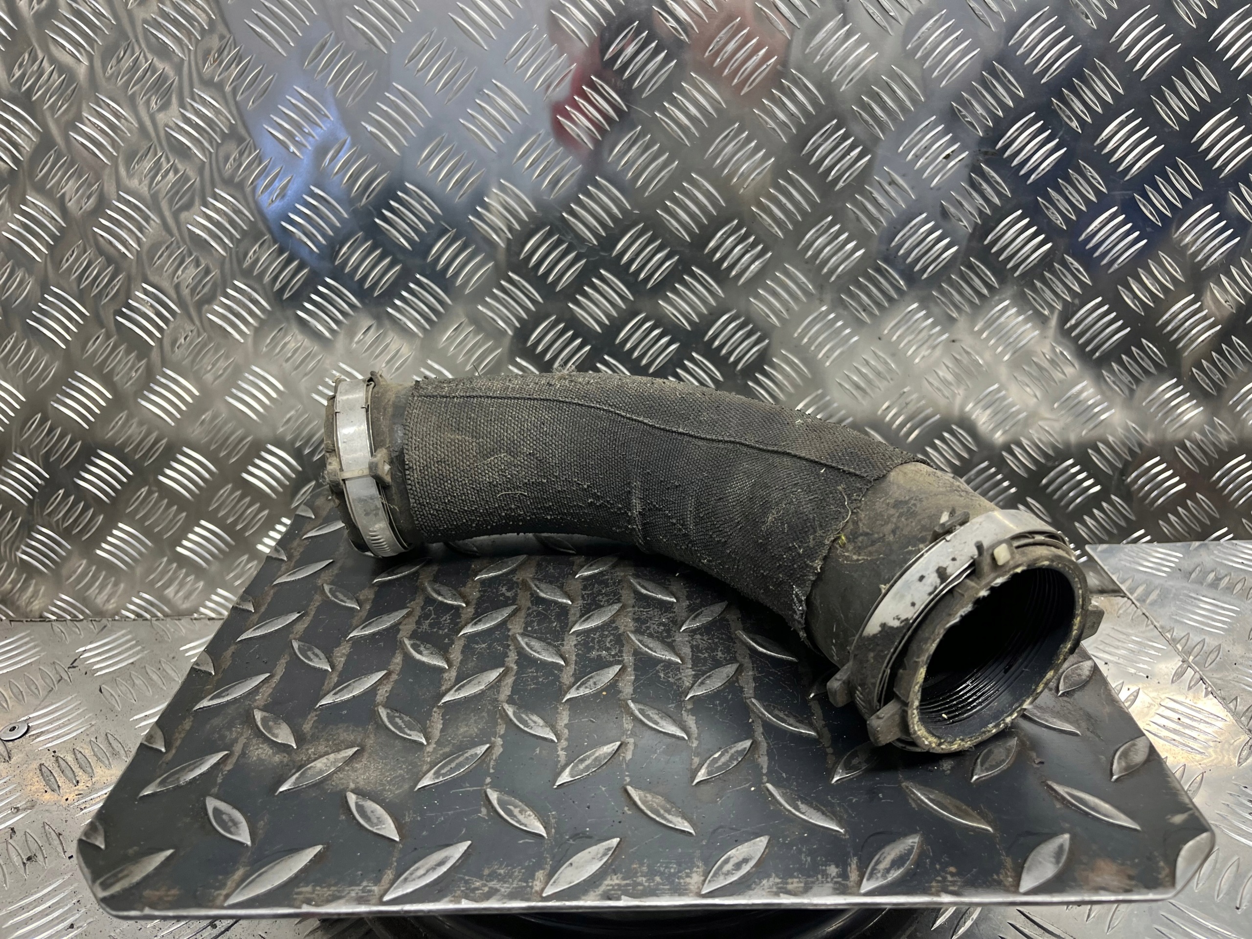 rohr Schlauch intercooler turbo AUDI A6-C7 4G0145737AE
