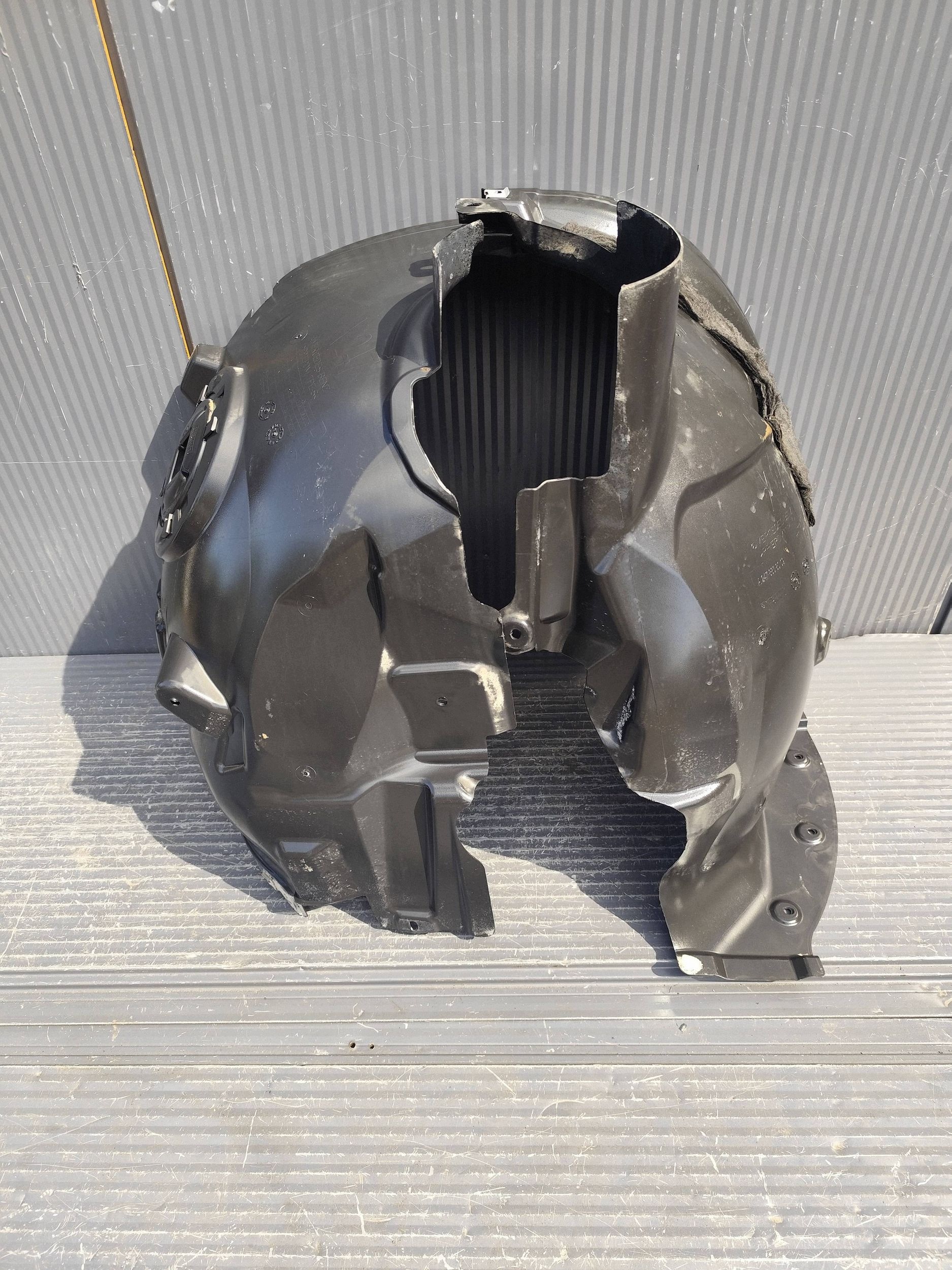 MERCEDES GLA 247 mudguard front right complete A2478840200 A2478808009