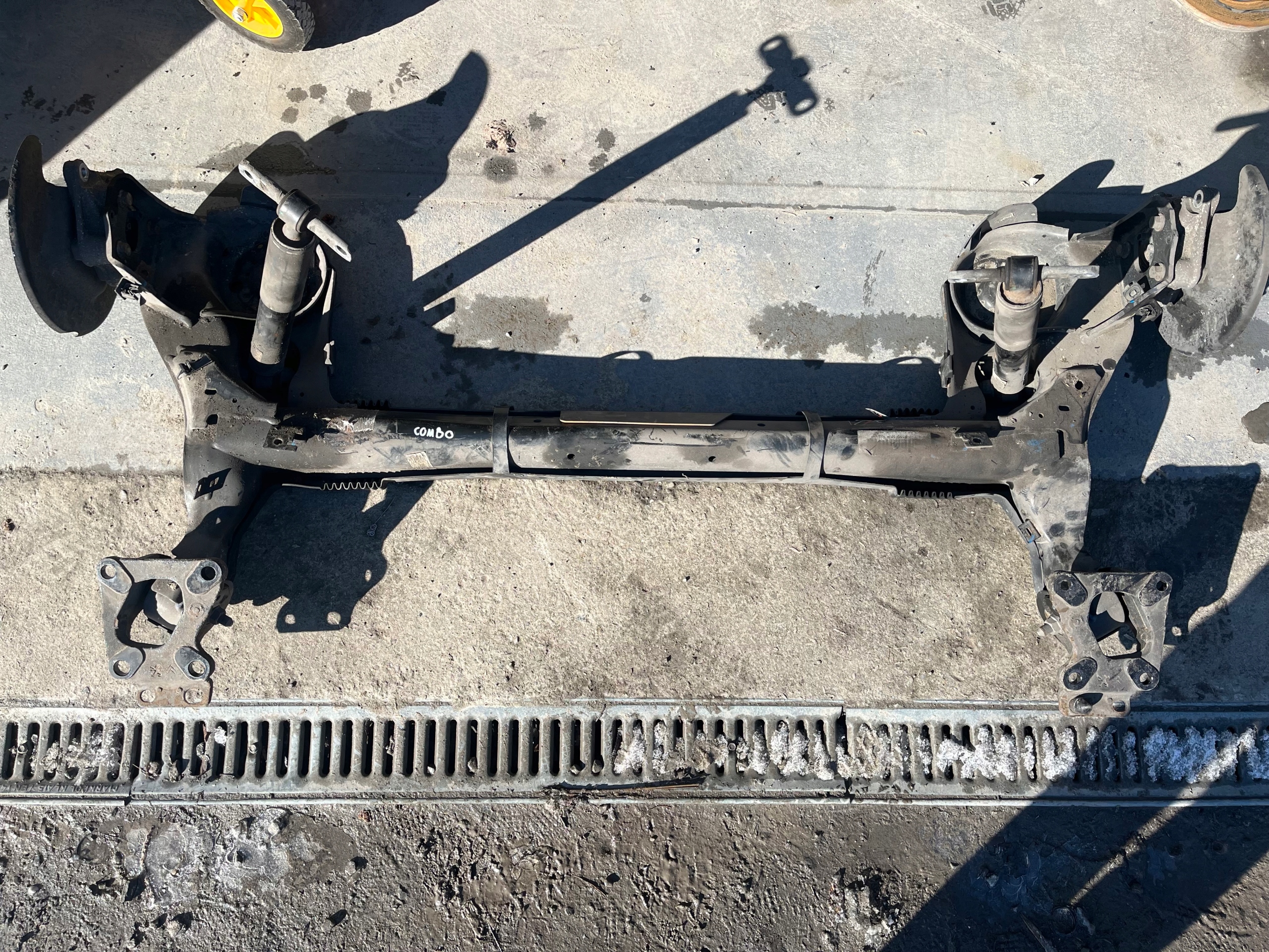 BELKA ZAWIESZENIE OŚ TYŁ OPEL COMBO E 2020r