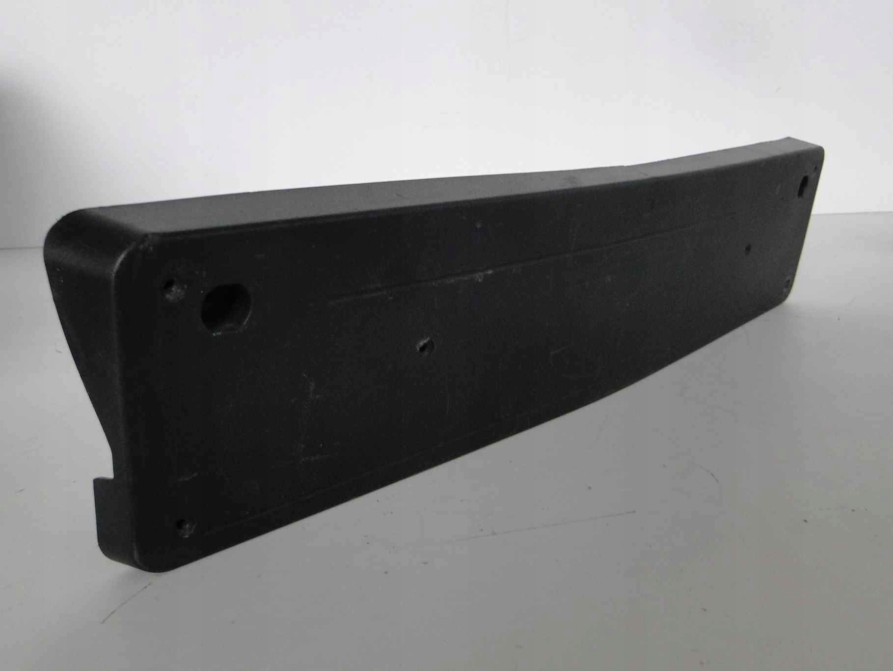 MERCEDES C KLASA W205 PODKŁADKA POD TABLICĘ AMG Numer katalogowy części A2058171678