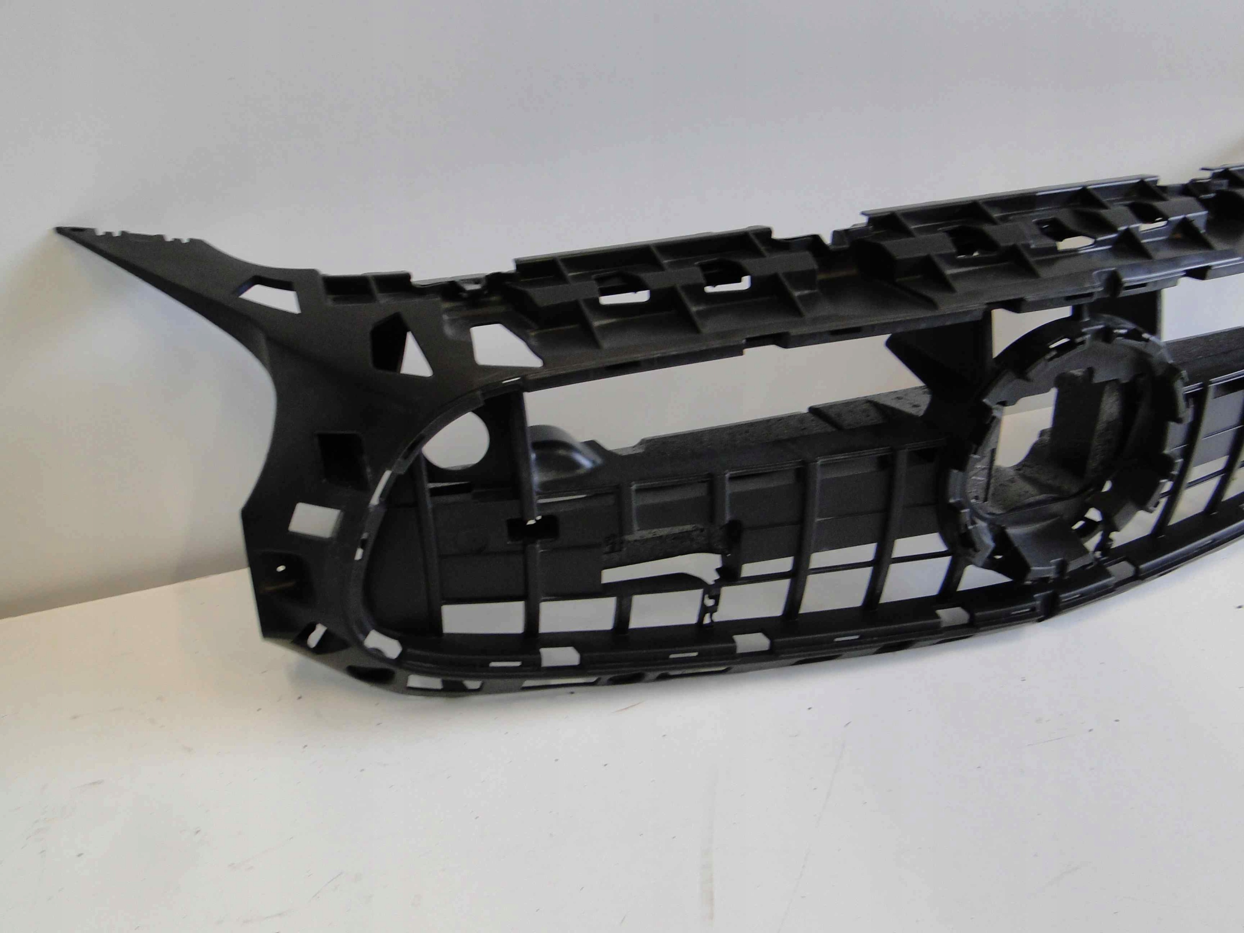 MERCEDES AMG GT 190 GRILL ATRAPA PIANKA KOMPLET Producent części Mercedes-Benz OE