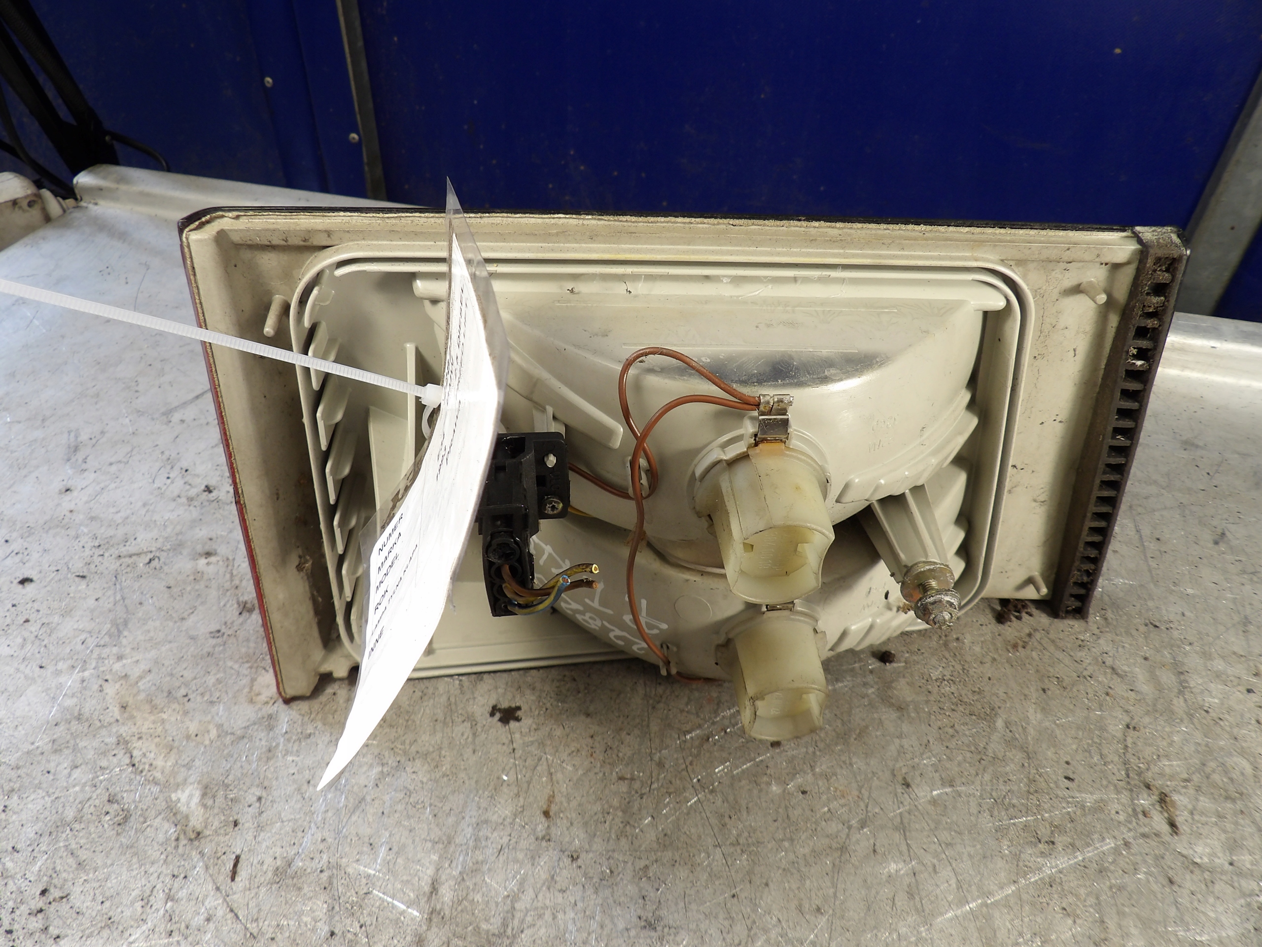 BMW E34 light rear right kombi trunk door