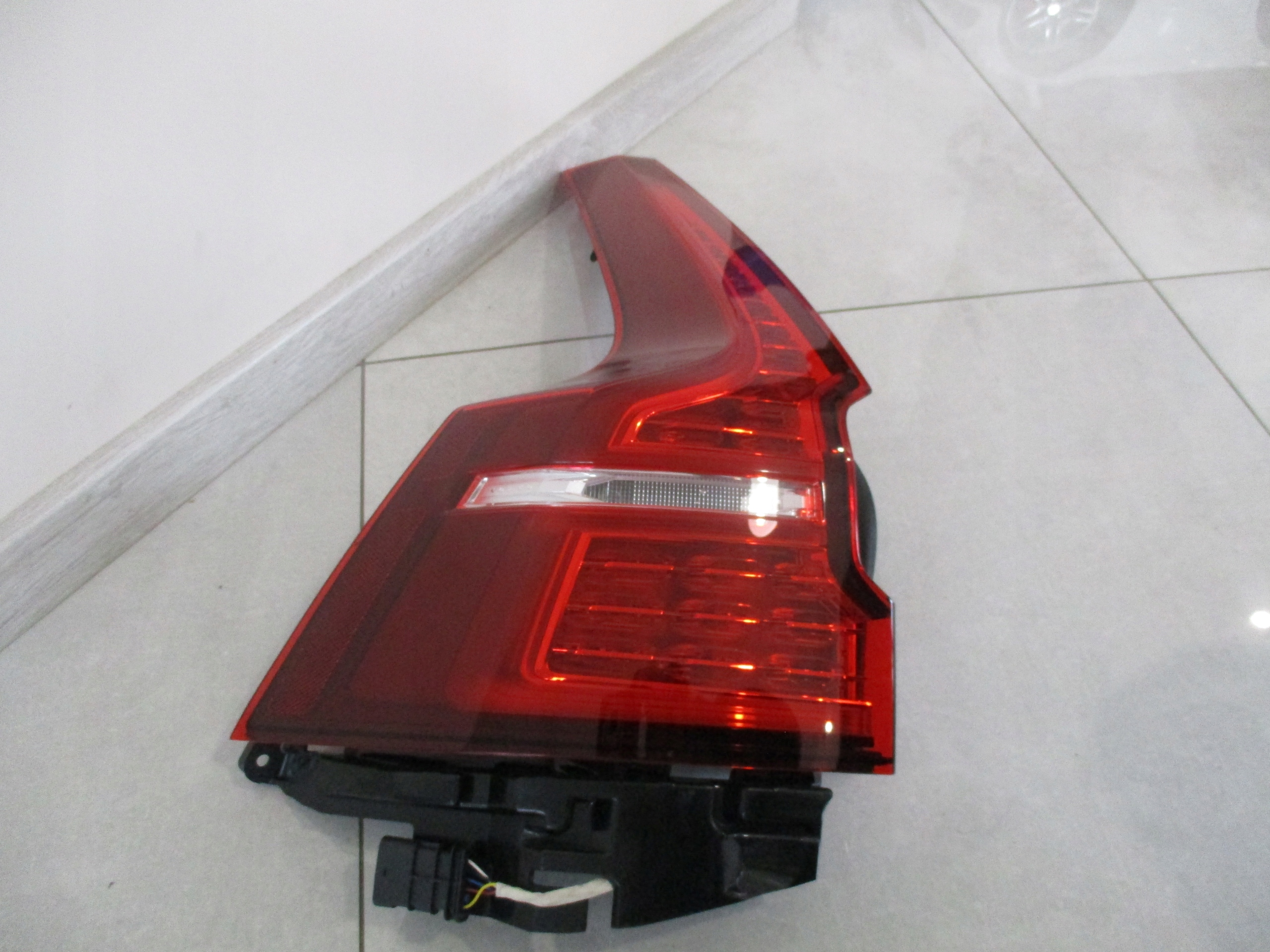 light left rear part Volvo V60 II 18r- 32228898