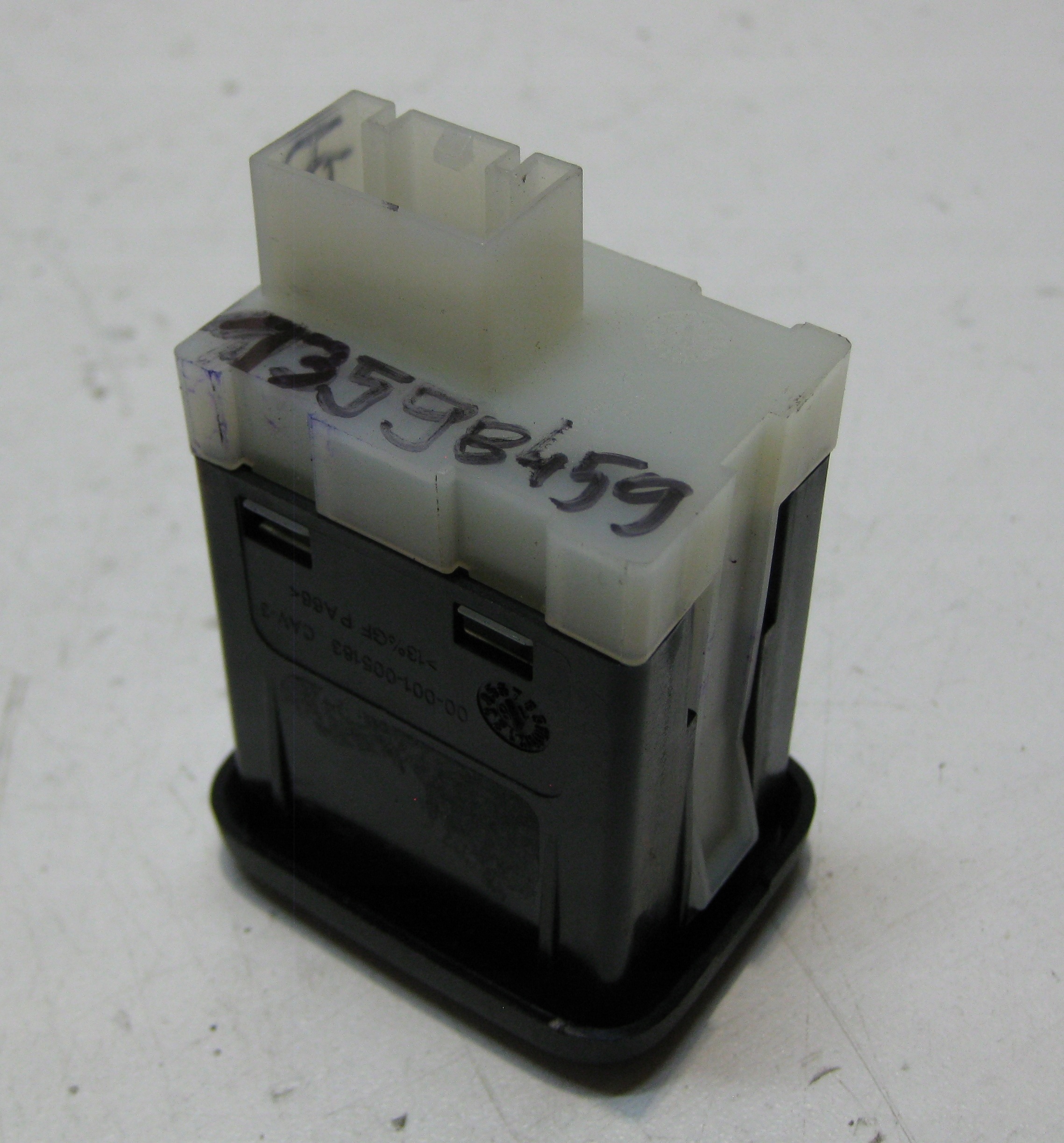 OPEL ASTRA K V KOMBI adapter PORT USB 13598459