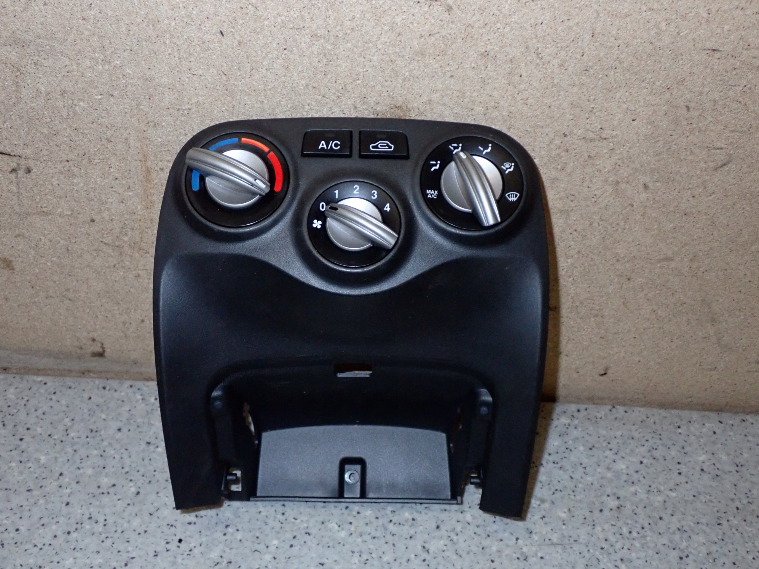 KIA RIO 05-10 ПАНЕЛЬ УПРАВЛЕНИЯ ВЕНТИЛЯЦИОННЫМ ОТВЕРСТИЕМ