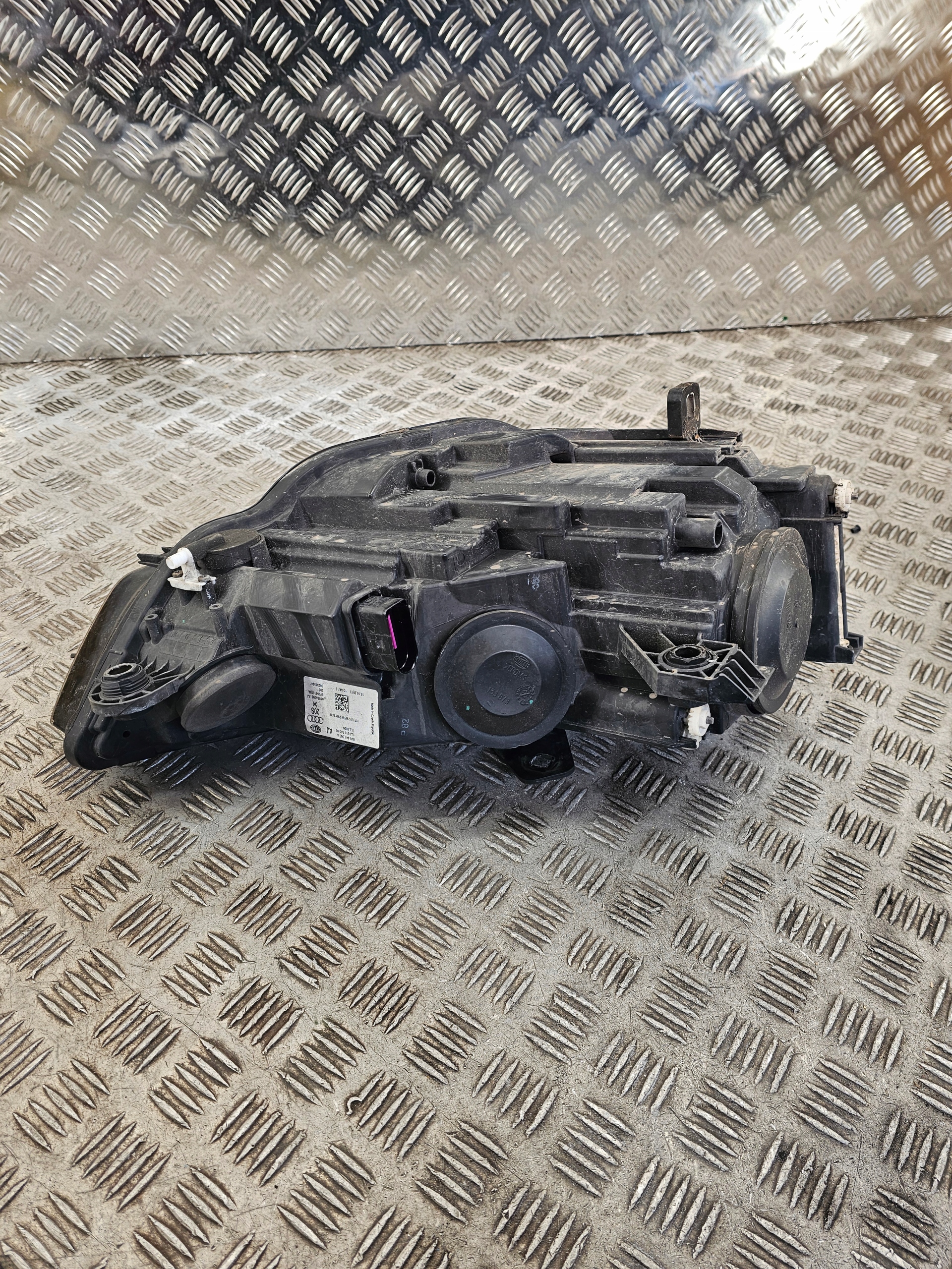 AUDI A3 8V 2013 - light left front ZWYKLA 8V0941003A