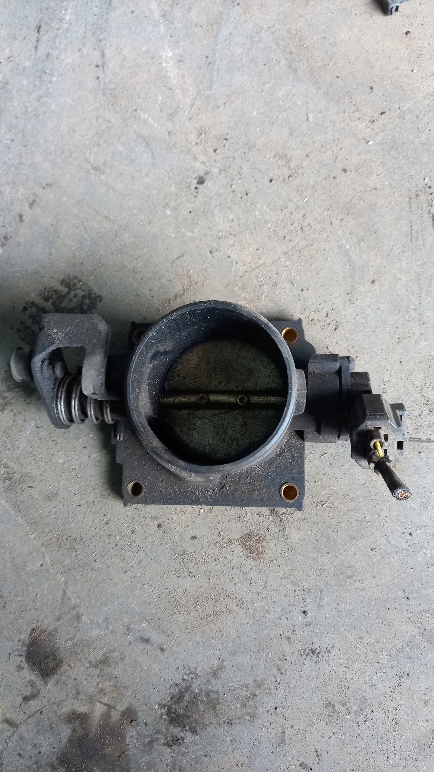 PRZEPUSTNICA FORD FOCUS MK1 2.0B