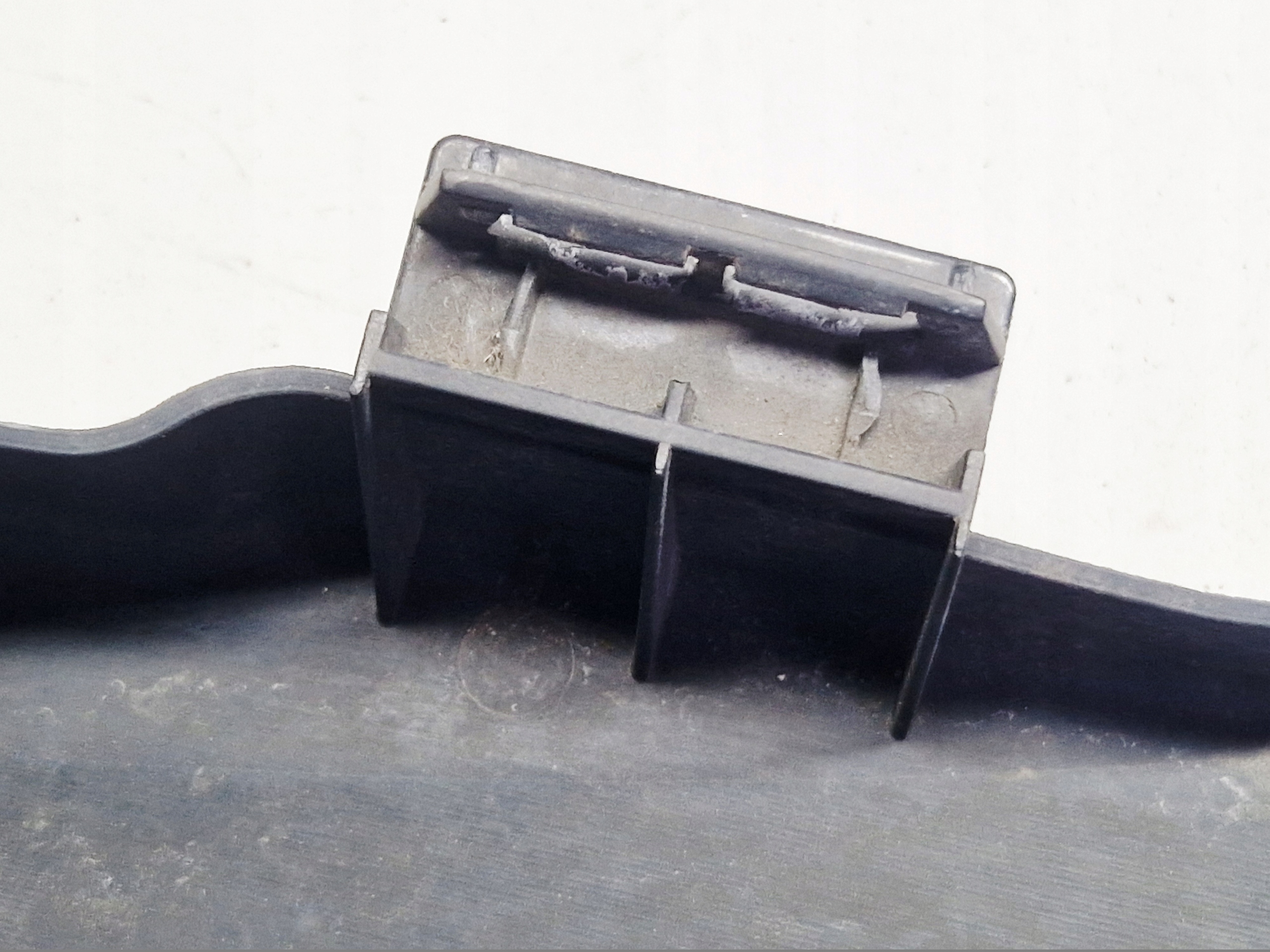 kryt stěny předního FORD FOCUS MK2 4M51-16613-AC