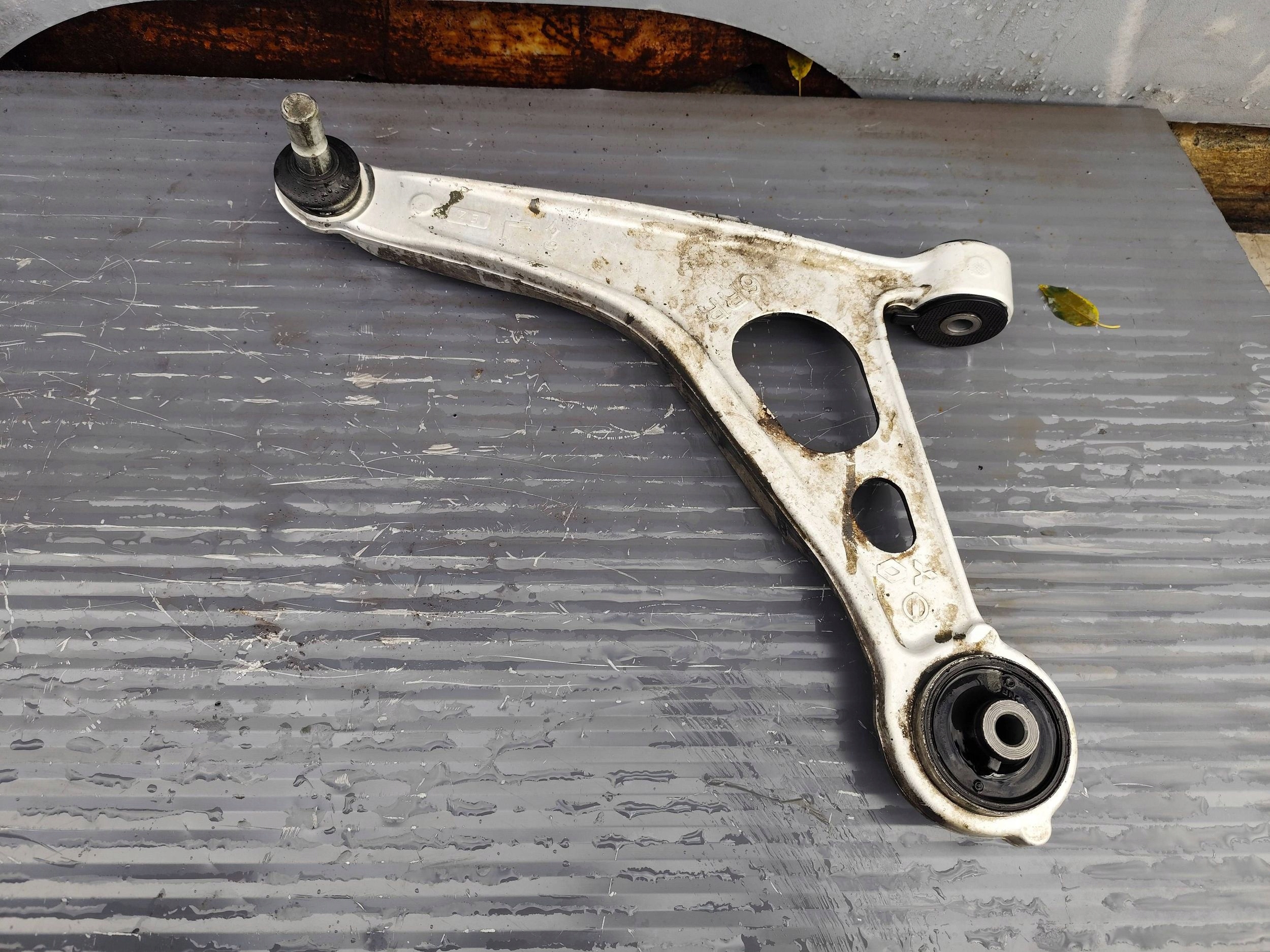 NISSAN QASHQAI J12 arm front left