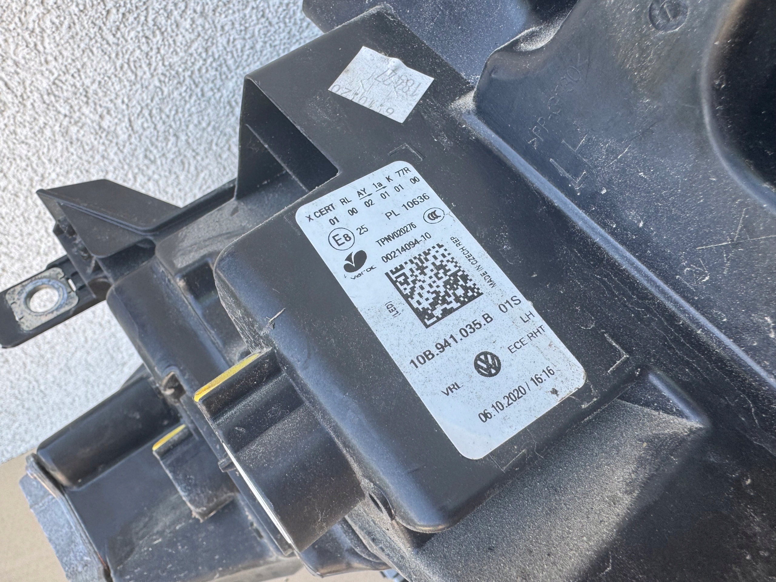 vw ID3 id.3 19r. full led -> левая передняя 10B941035B
