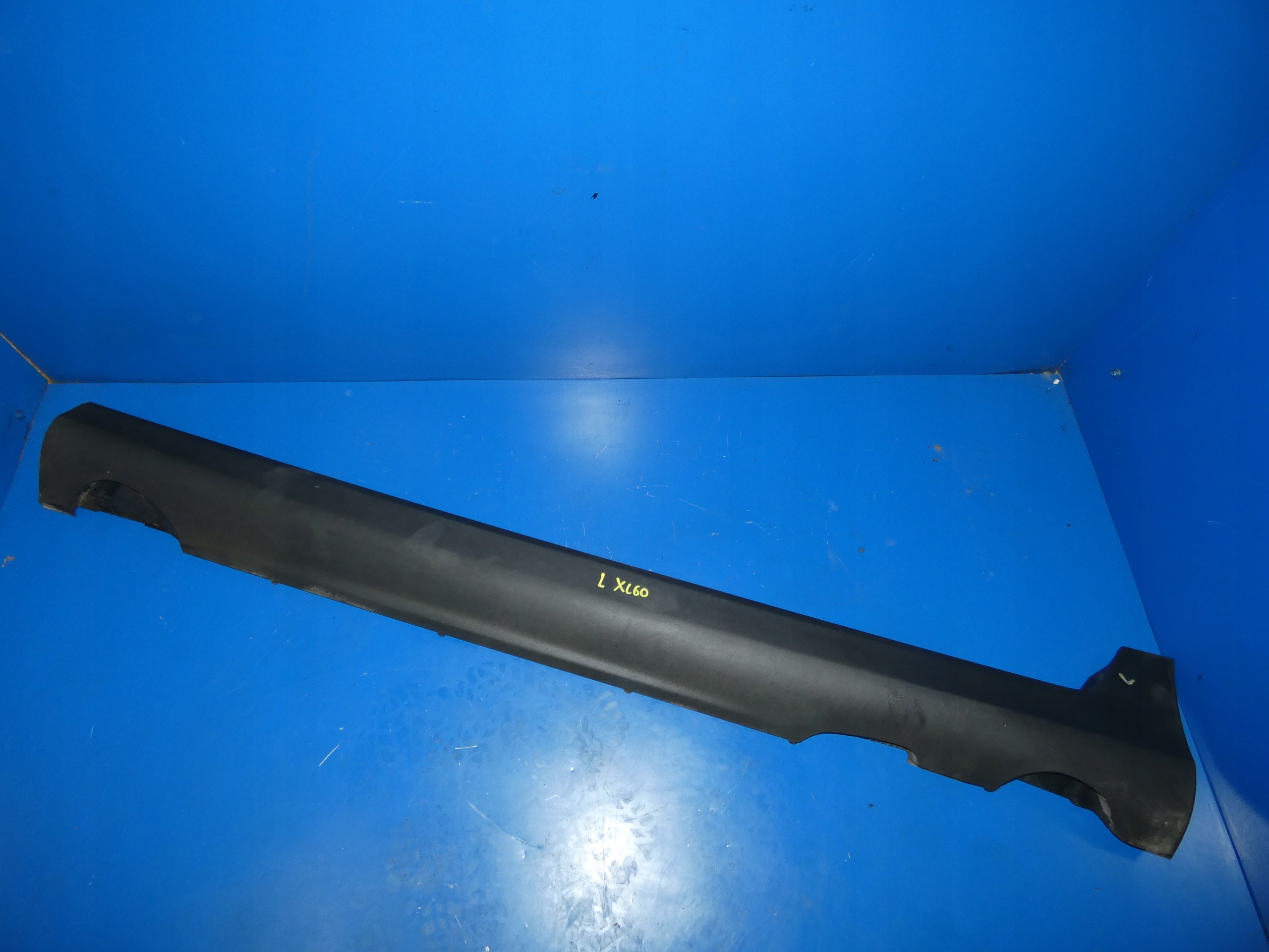 VOLVO XC60 and moulding threshold left ZAWNETRZNA