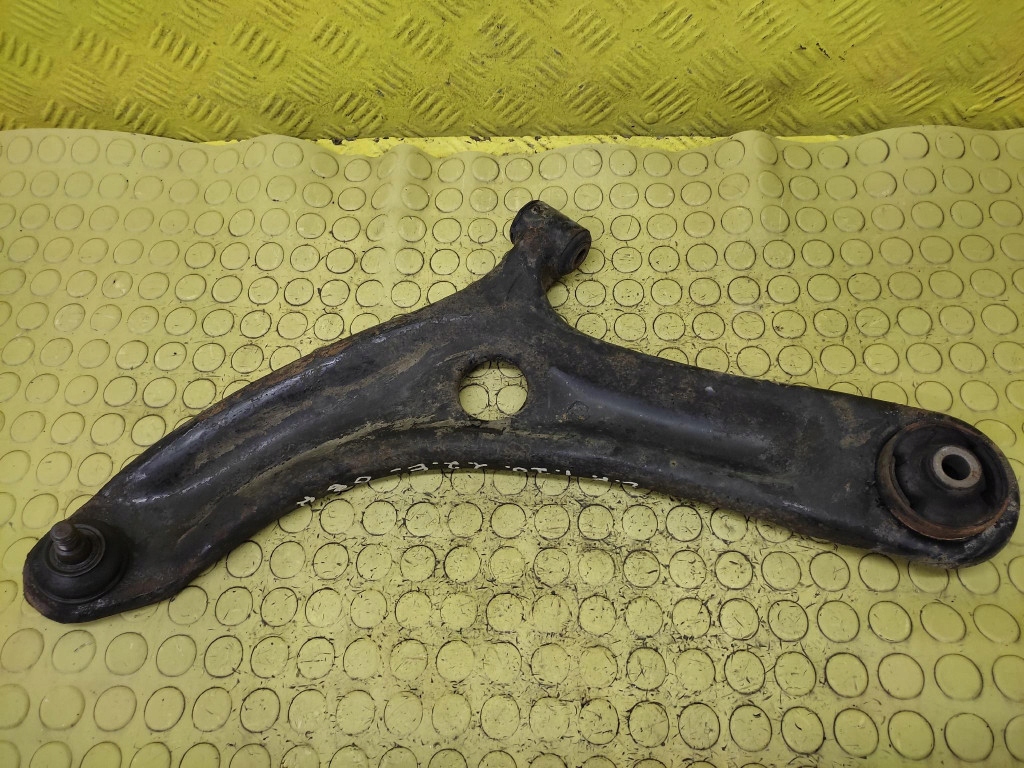 HYUNDAI I20 1.2 arm left front