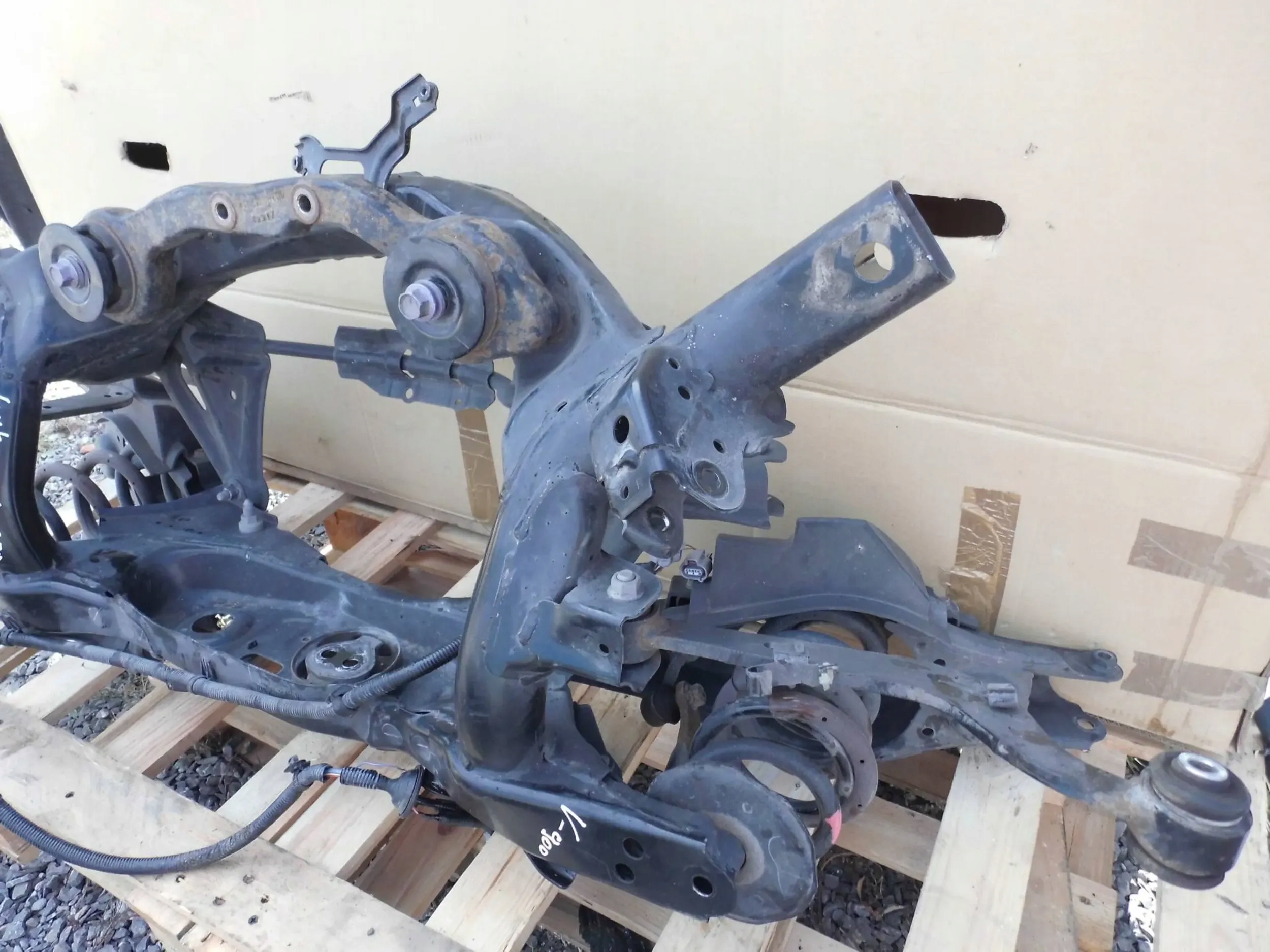 Lexus NX300H axle beam subframe rama sider axle beam rear part arm springs
