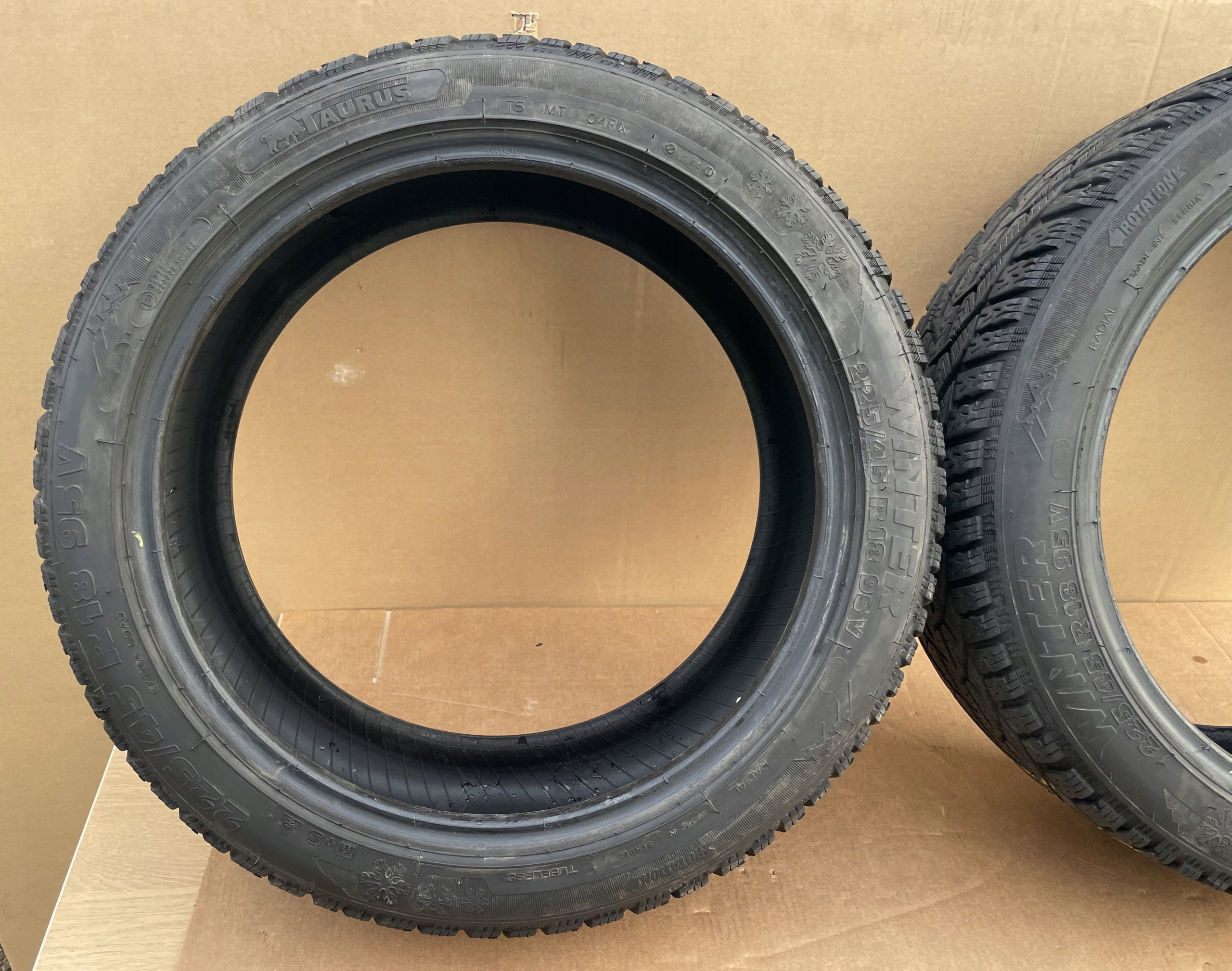 Caoutchouc 225/45/18 TAURUS ZIMA 2023 ROK 5,5 MM IDEAL