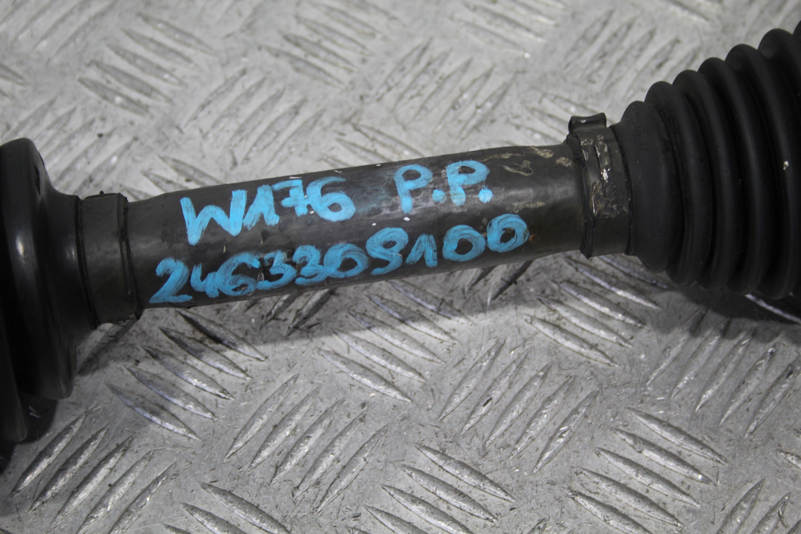 semi-axis right front A-KLASA W176 A2463309100