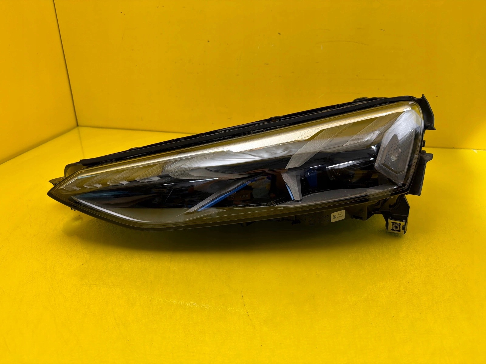 light left Audi E-Tron GT RS 4J3 Laser 4J3941085