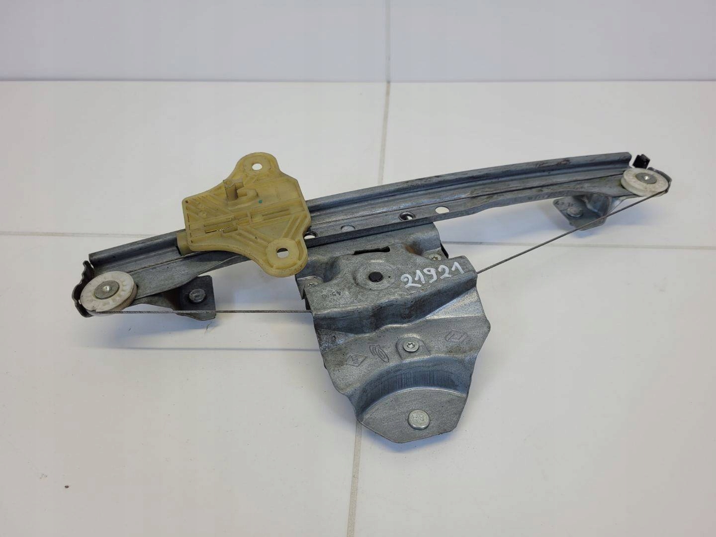 window regulator electrical front right side Renault Clio 4 facelift 2019