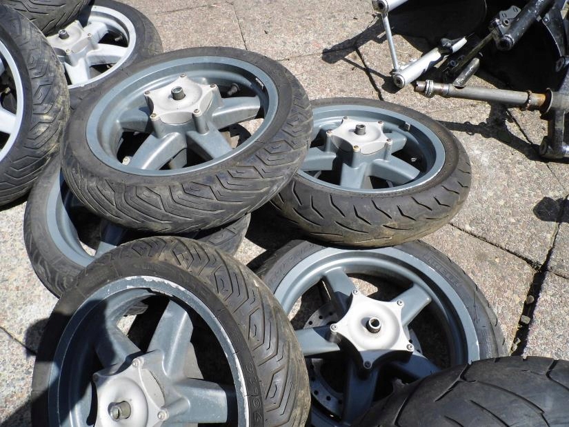 PIAGGIO X8 XEVO 125 KOŁO FELGA PRZÓD + OPONA