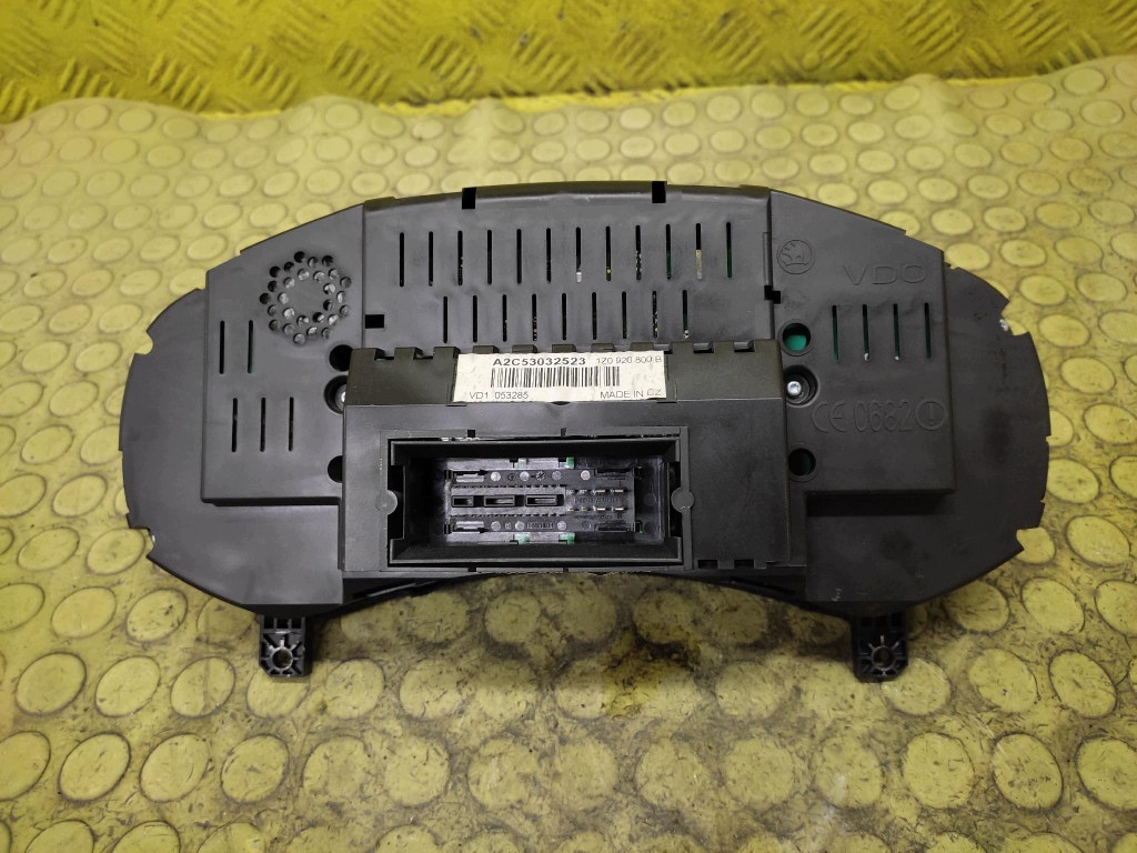 SKODA OCTAVIA II dials 1Z0920800B