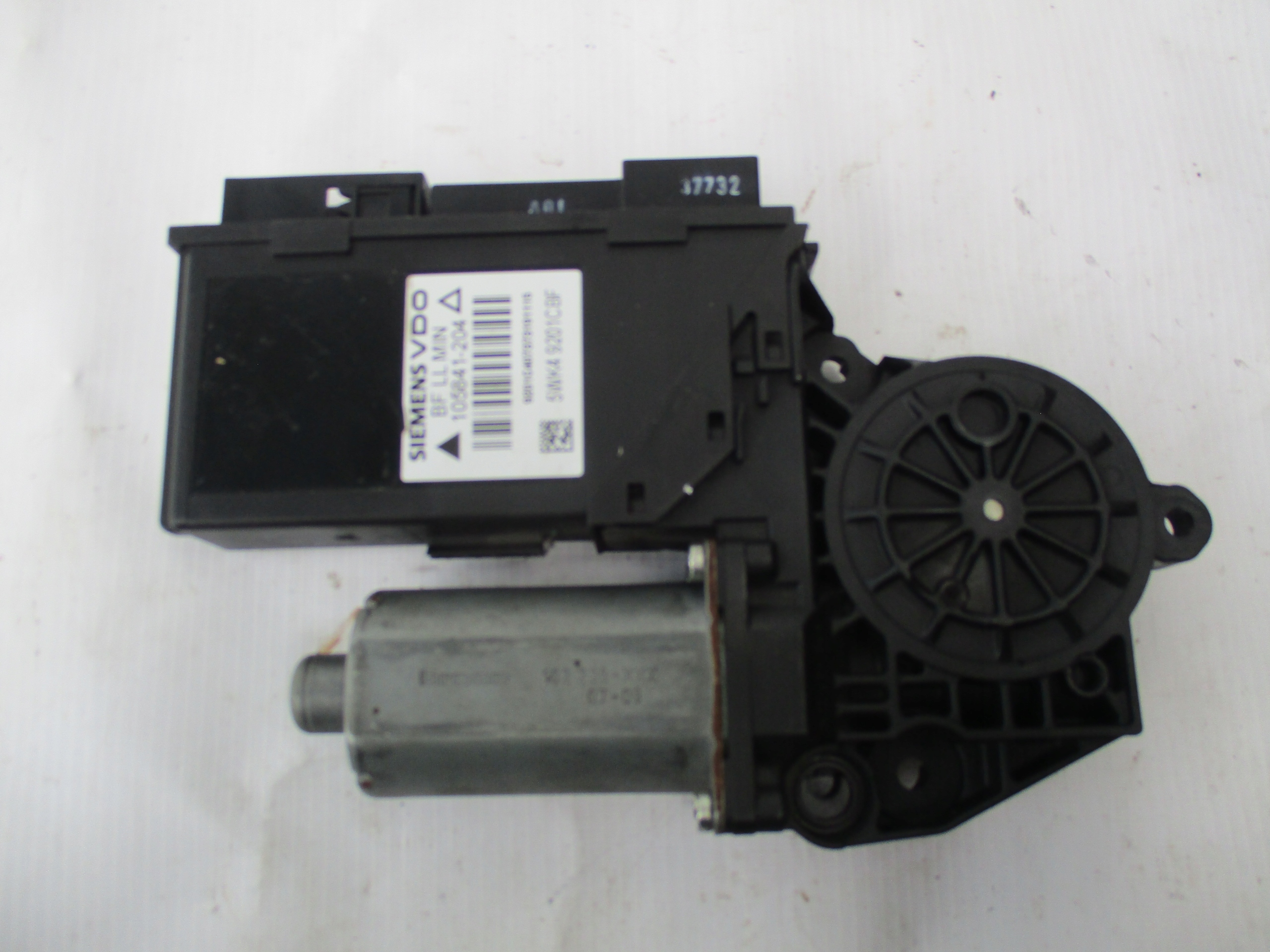 engine of the window right front Audi A4 B7 0130821764