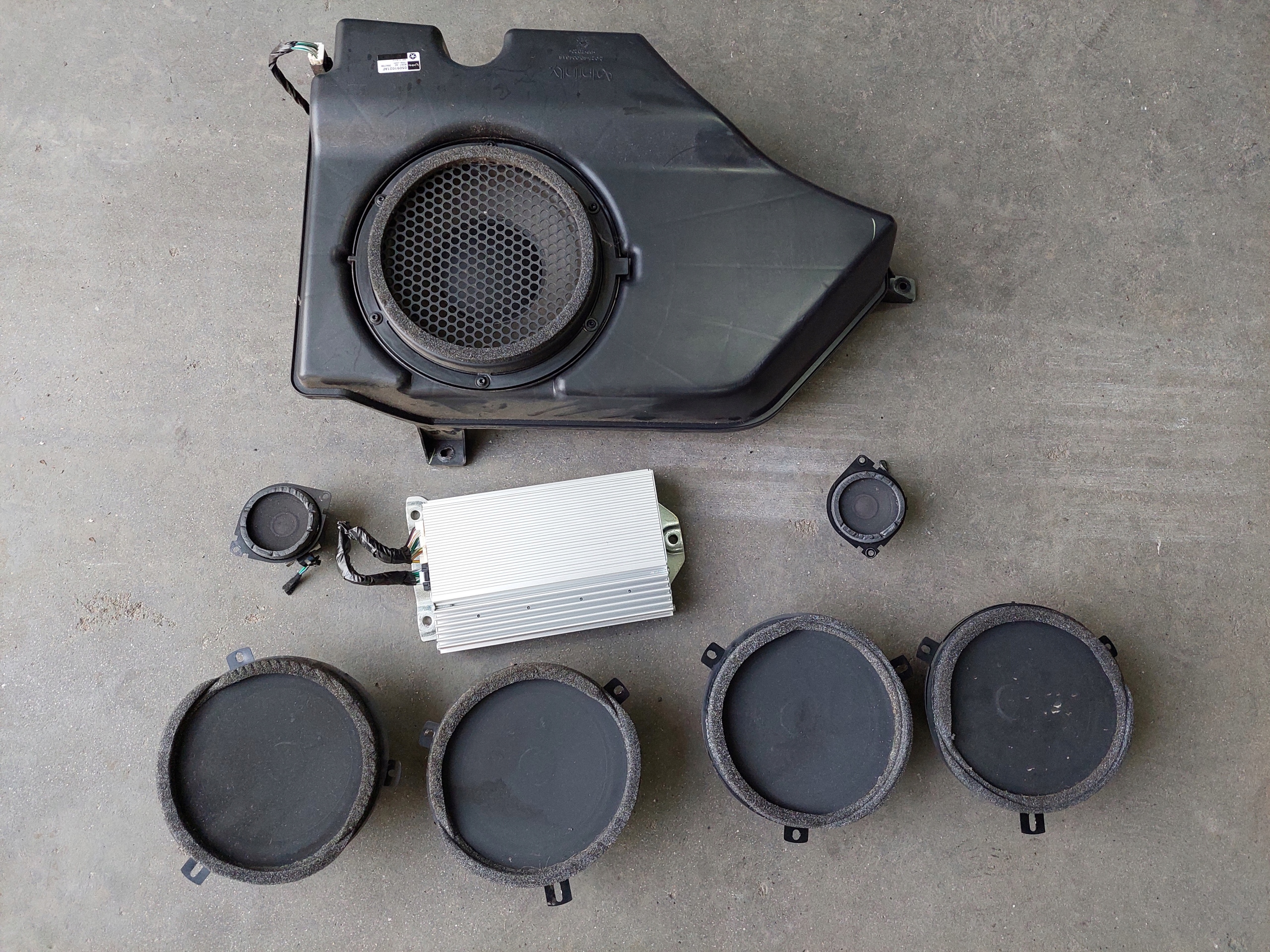 speakers + amplifier INFINITY JEEP CHEROKEE KK