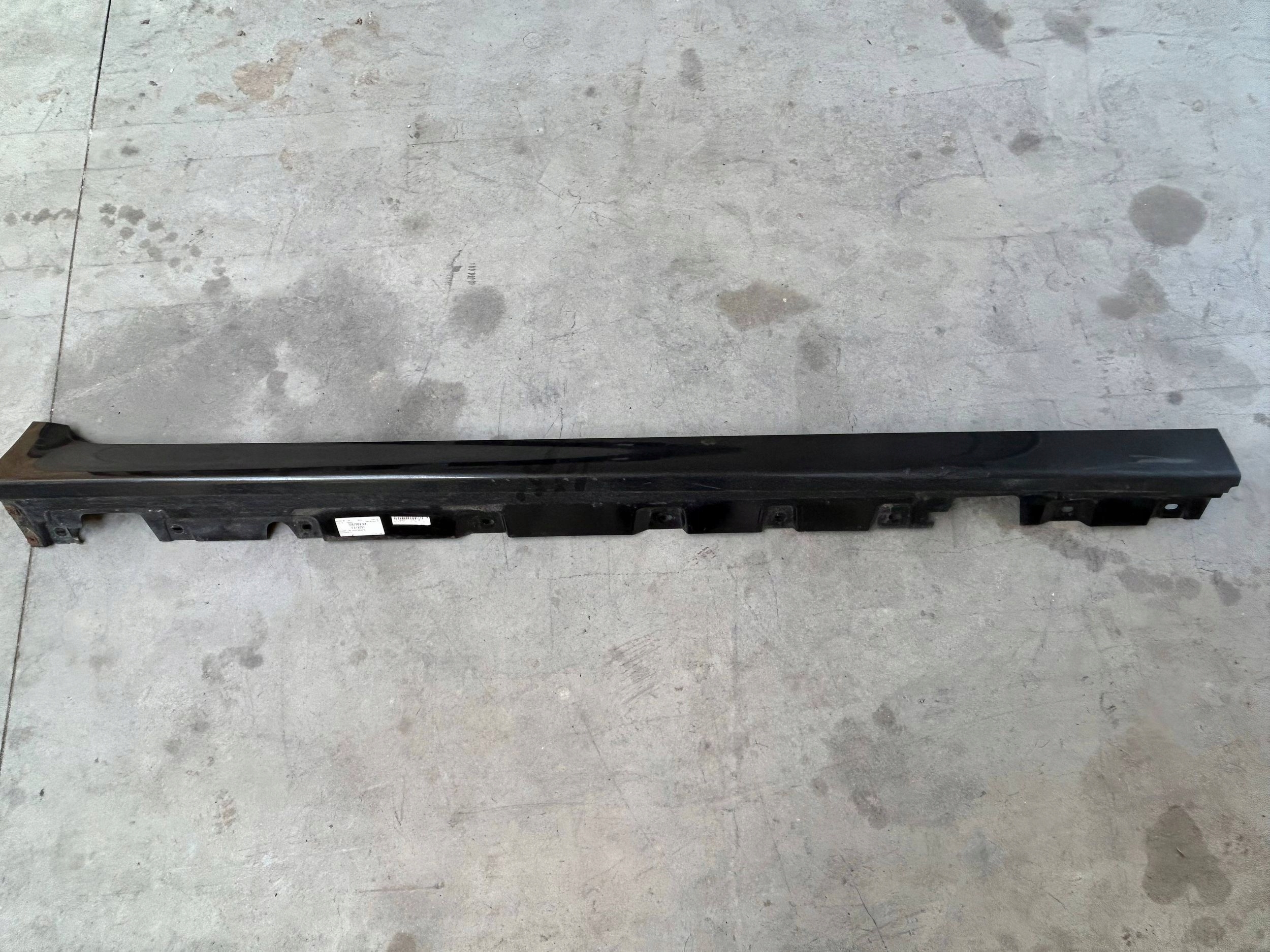 threshold right moulding threshold right BMW 5 F11 Schwarz 2 7207092