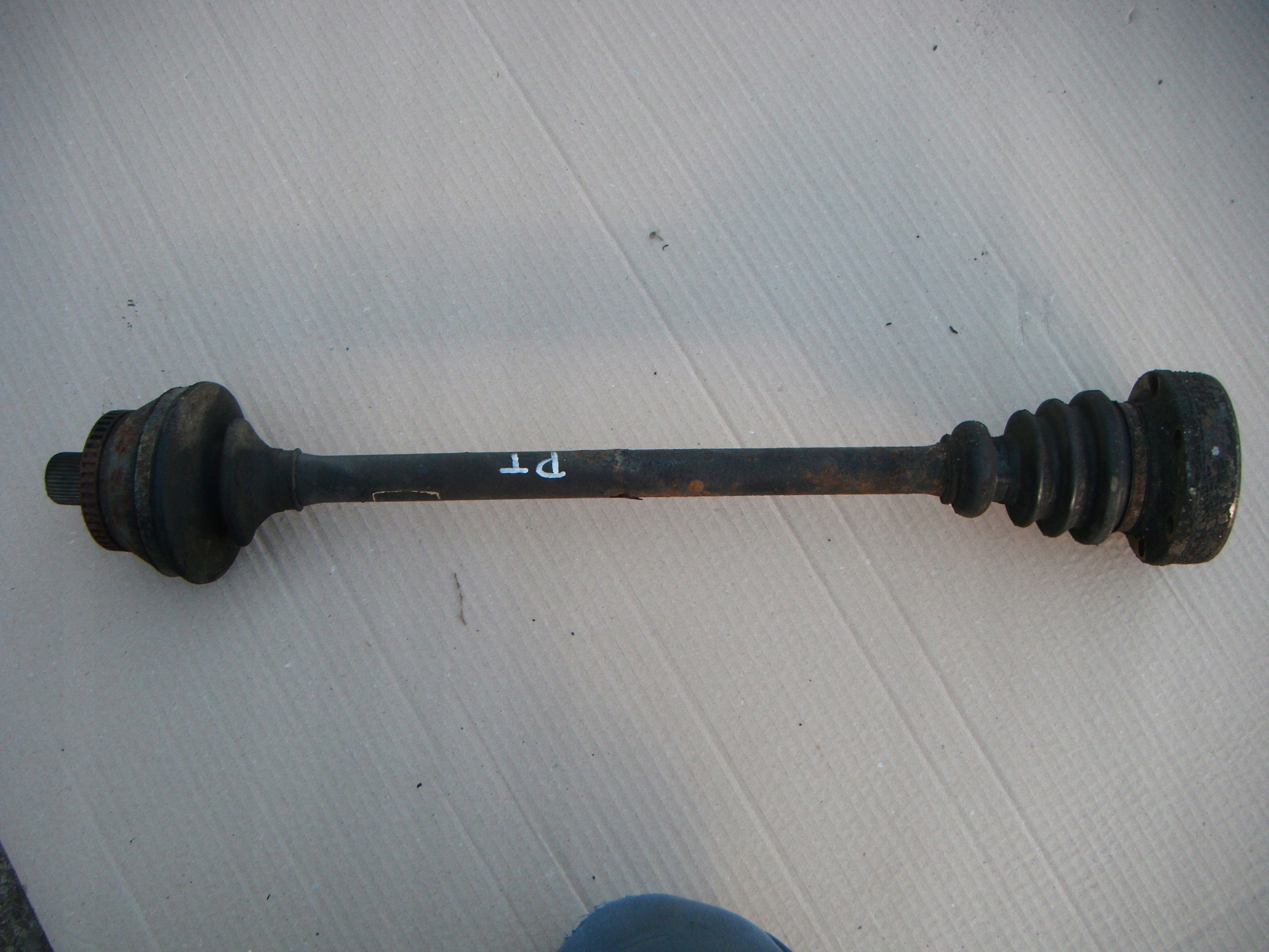 AUDI A8 D2 4.2 PÓŁOŚ PRAWY TYŁ