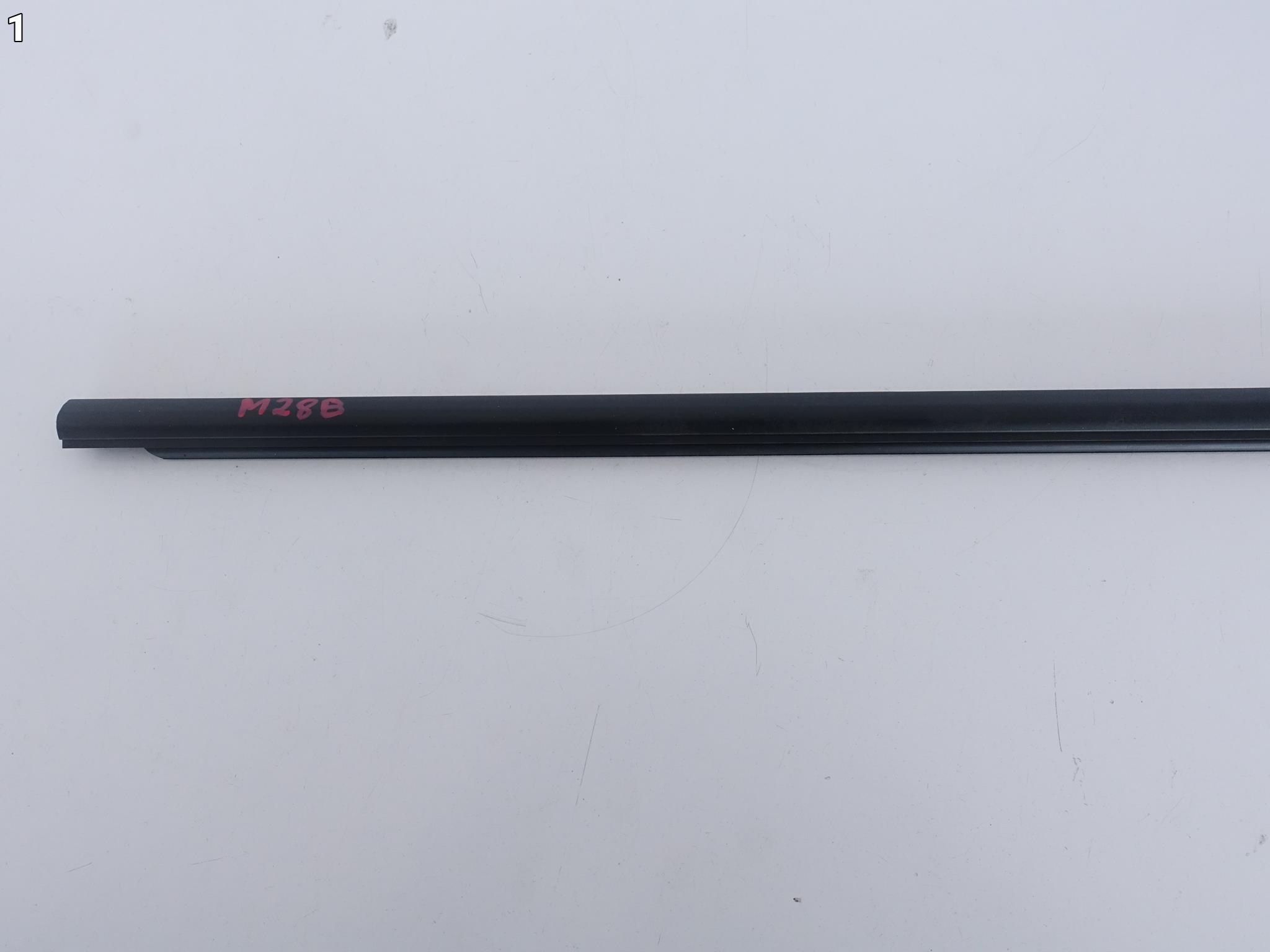 BMW 1 F20 11-19 moulding dust left front