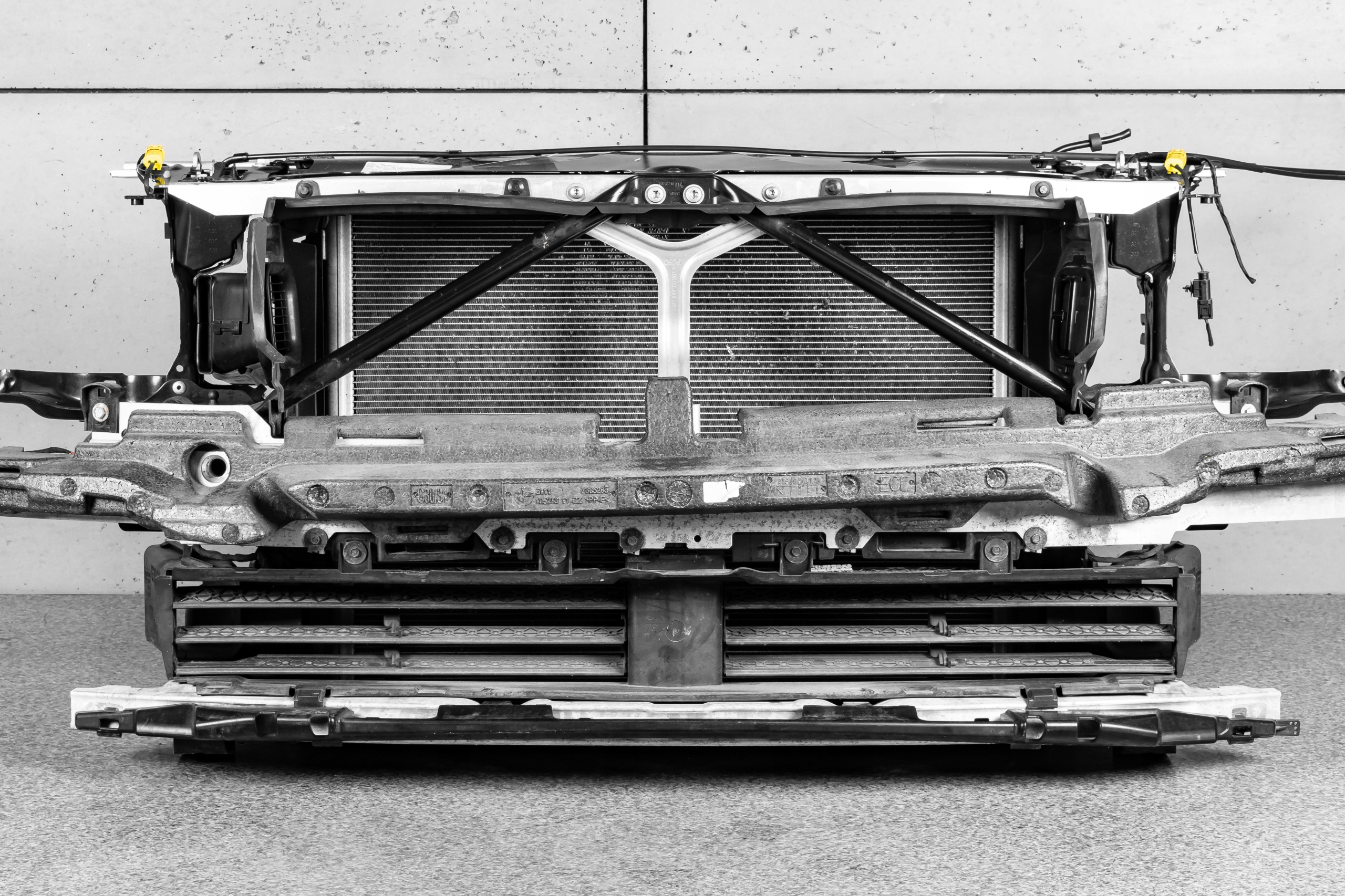 BMW 5 G30 G31 WZMOCNIENIE CZOŁOWE PAS PRZEDNI CHŁODNICE BENZYNA DEMONTAŻ Producent części BMW OE