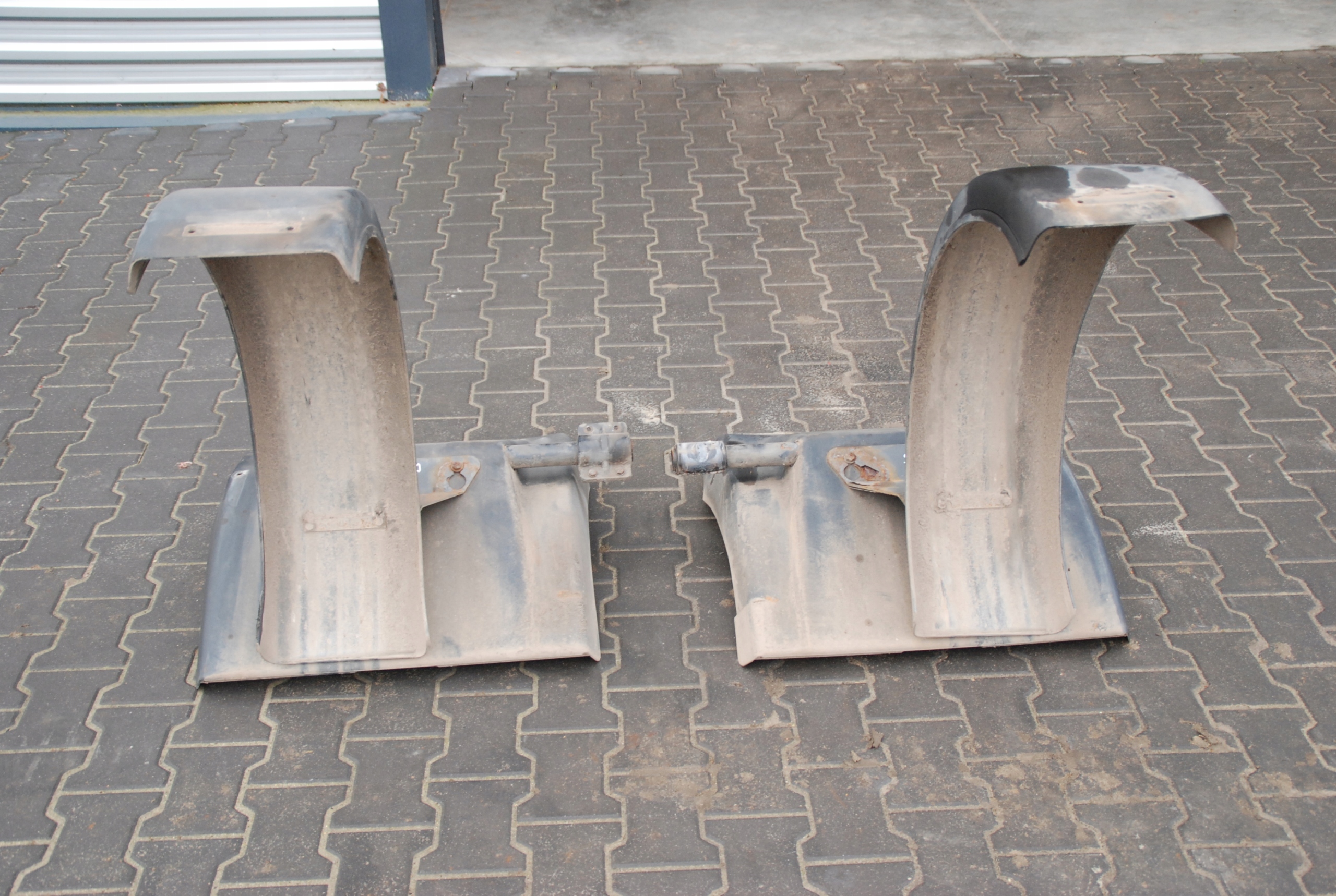 DAF XF 105 NADKOLE L / P TYŁ ŚRODEK OŚ PODWIESZANA Producent części DAF OE