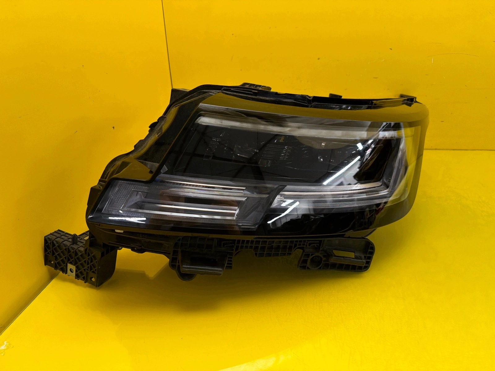 light left Range Rover Voque L460 Full Led M8E2-13W030-HP