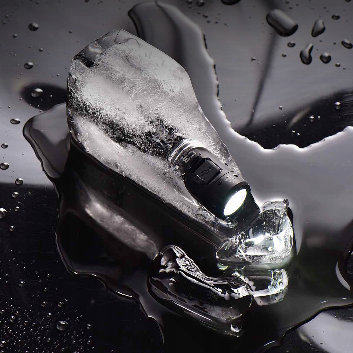 LATARKA TAKTYCZNA BLACKHAWK WODOODPORNA 1200lm USB Kolor dominujący czarny