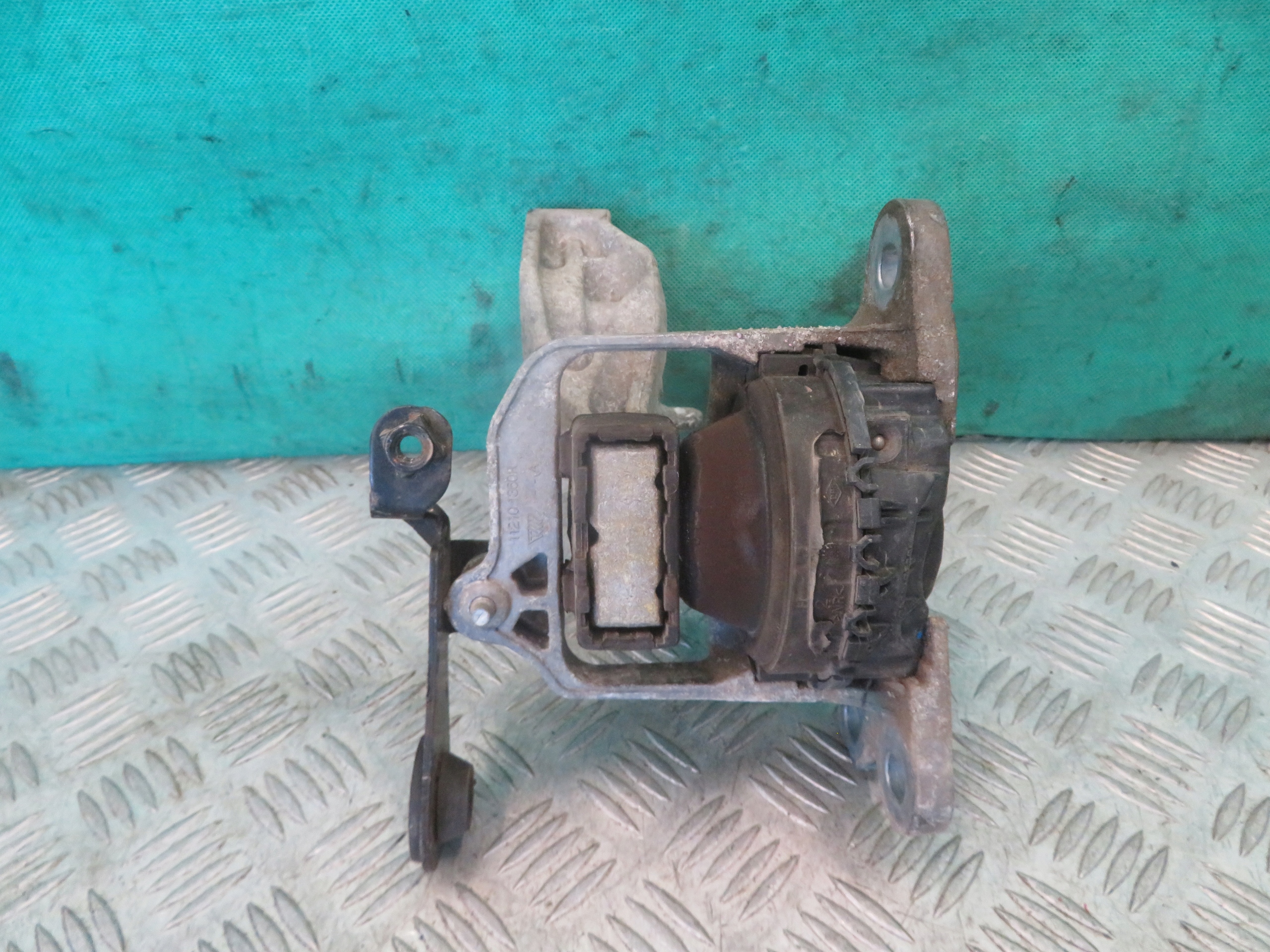 holder engine mount OPEL VIVARO 15R 112101360R