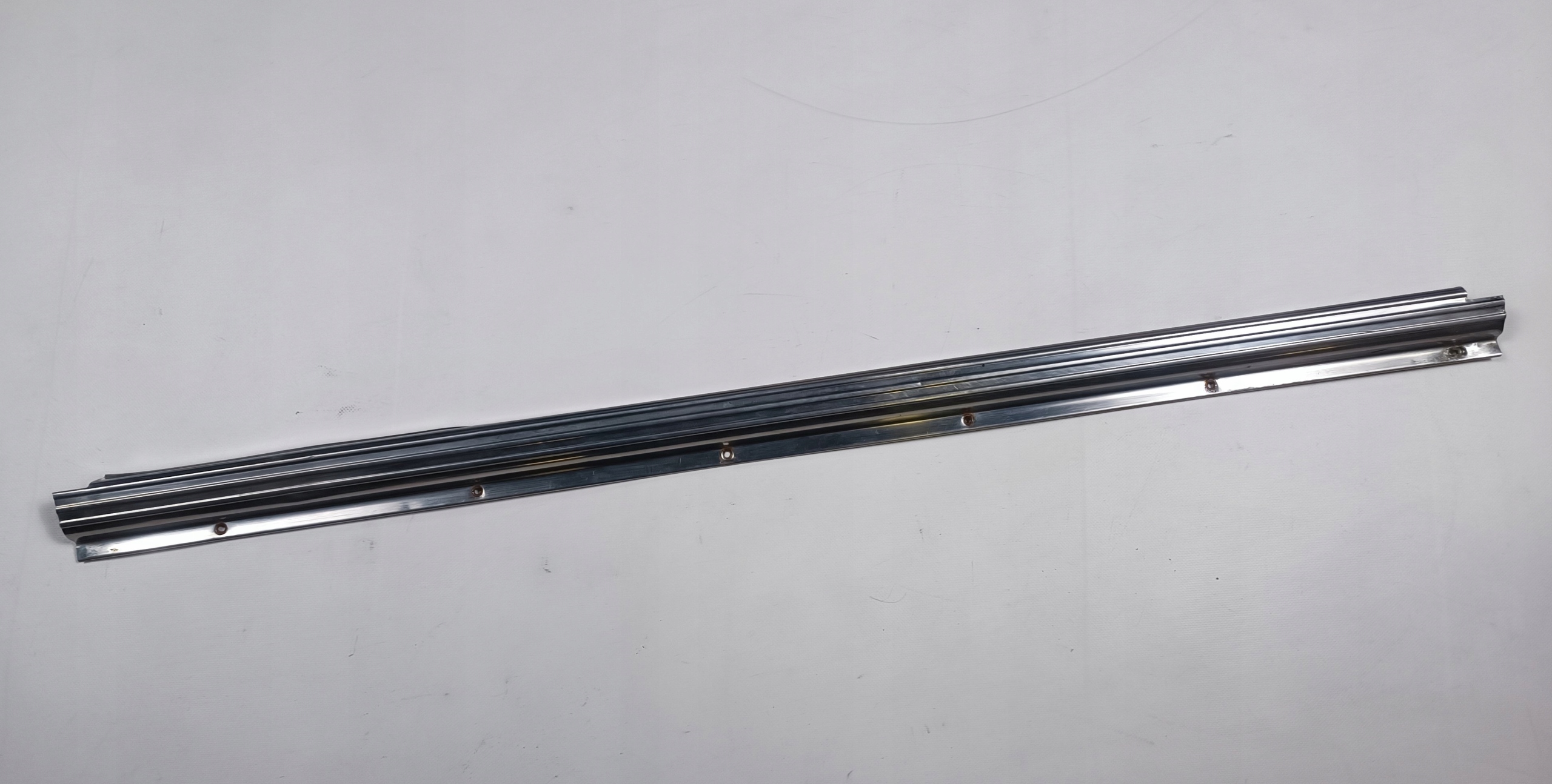 moulding threshold left Mercedes SL R107 C107