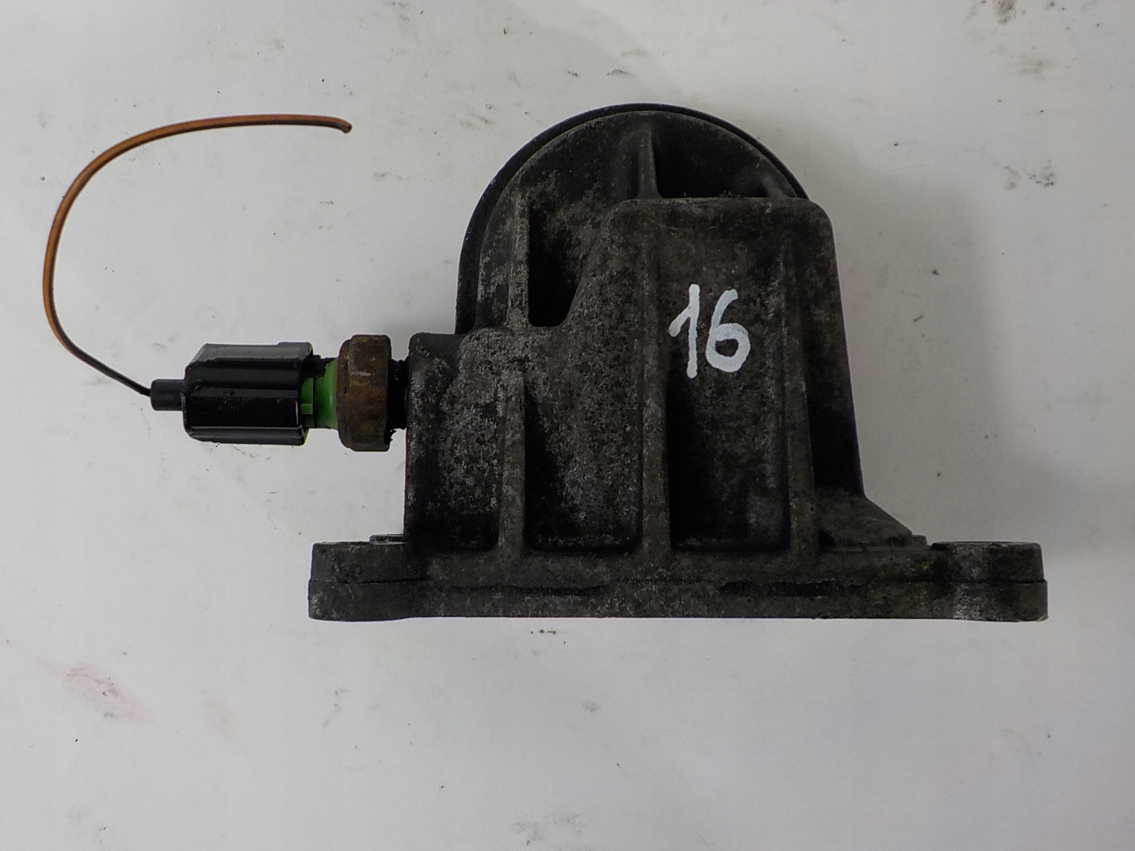 FORD VOLVO MAZDA 1.8B 2.0B oil filter holder