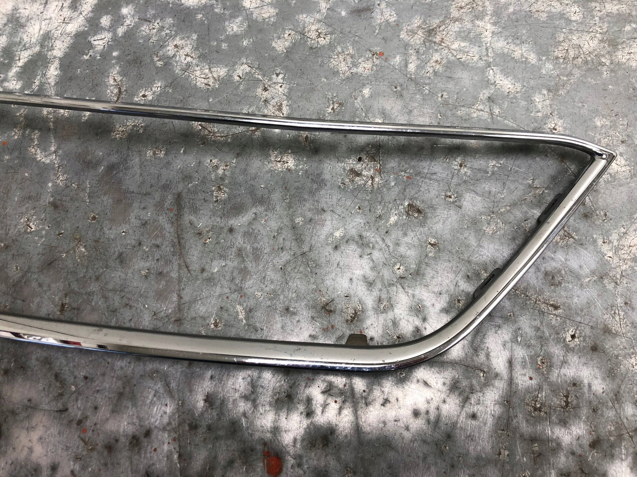 frame CHROM GRILLA SEAT IBIZA IV LIFT 6J0854643B