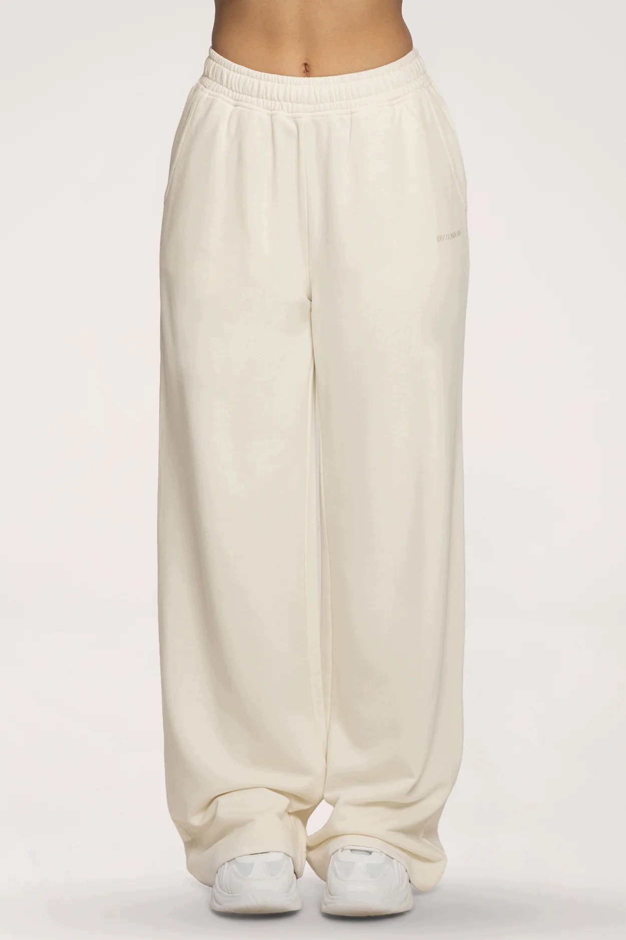 Gym Glamour Teplákové kalhoty s rovnou nohavicí Easy off white vel.