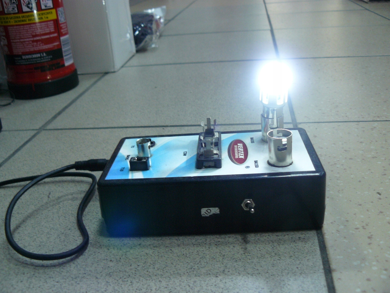 SYGNAŁ COFANIA DŹWIĘKOWY Z ŻARÓWKĄ LED 12/24V P21W Numer katalogowy części 2810368