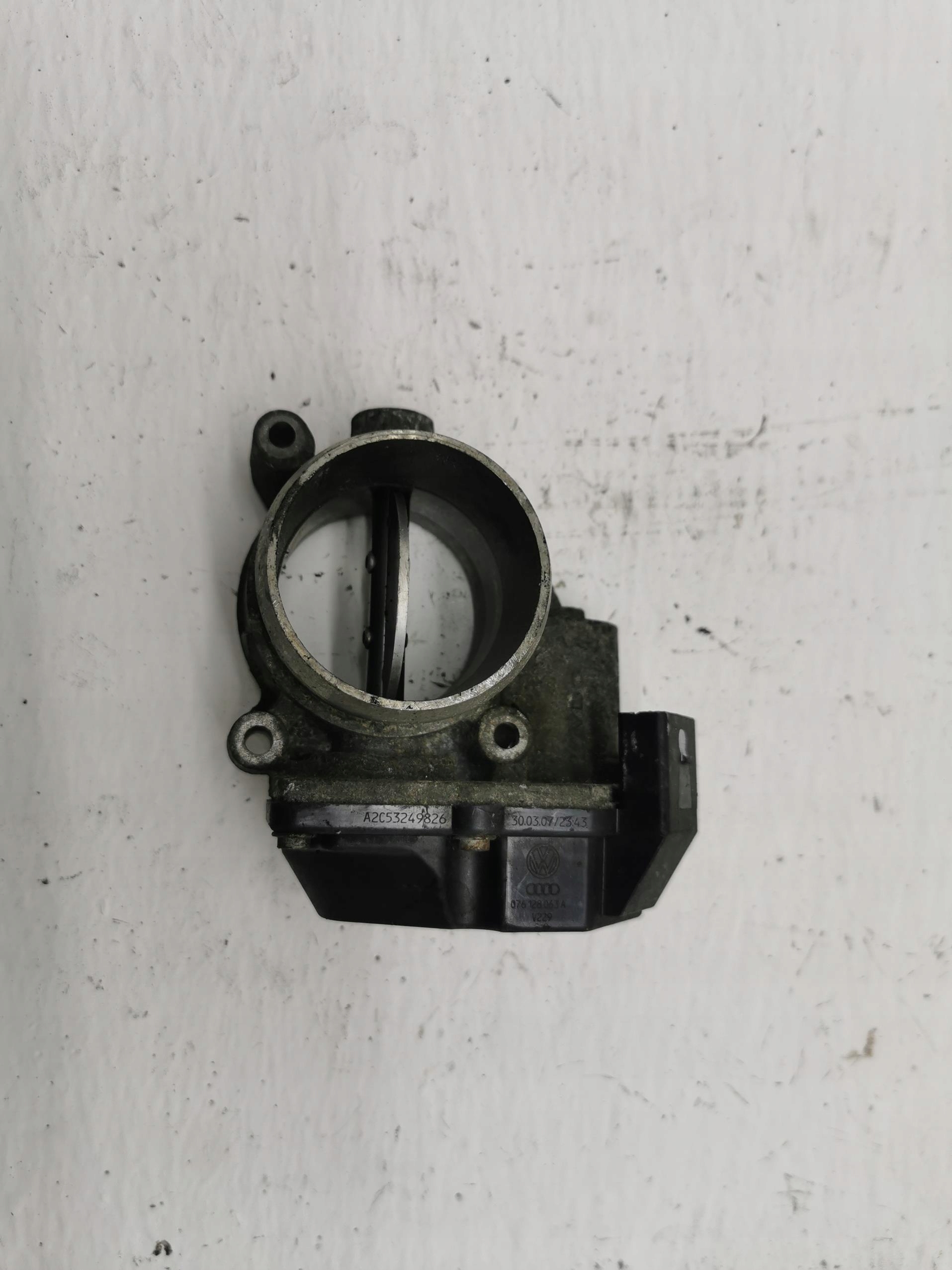 throttle flap VW CRAFTER 2.5 TDI 06-11 076128063A