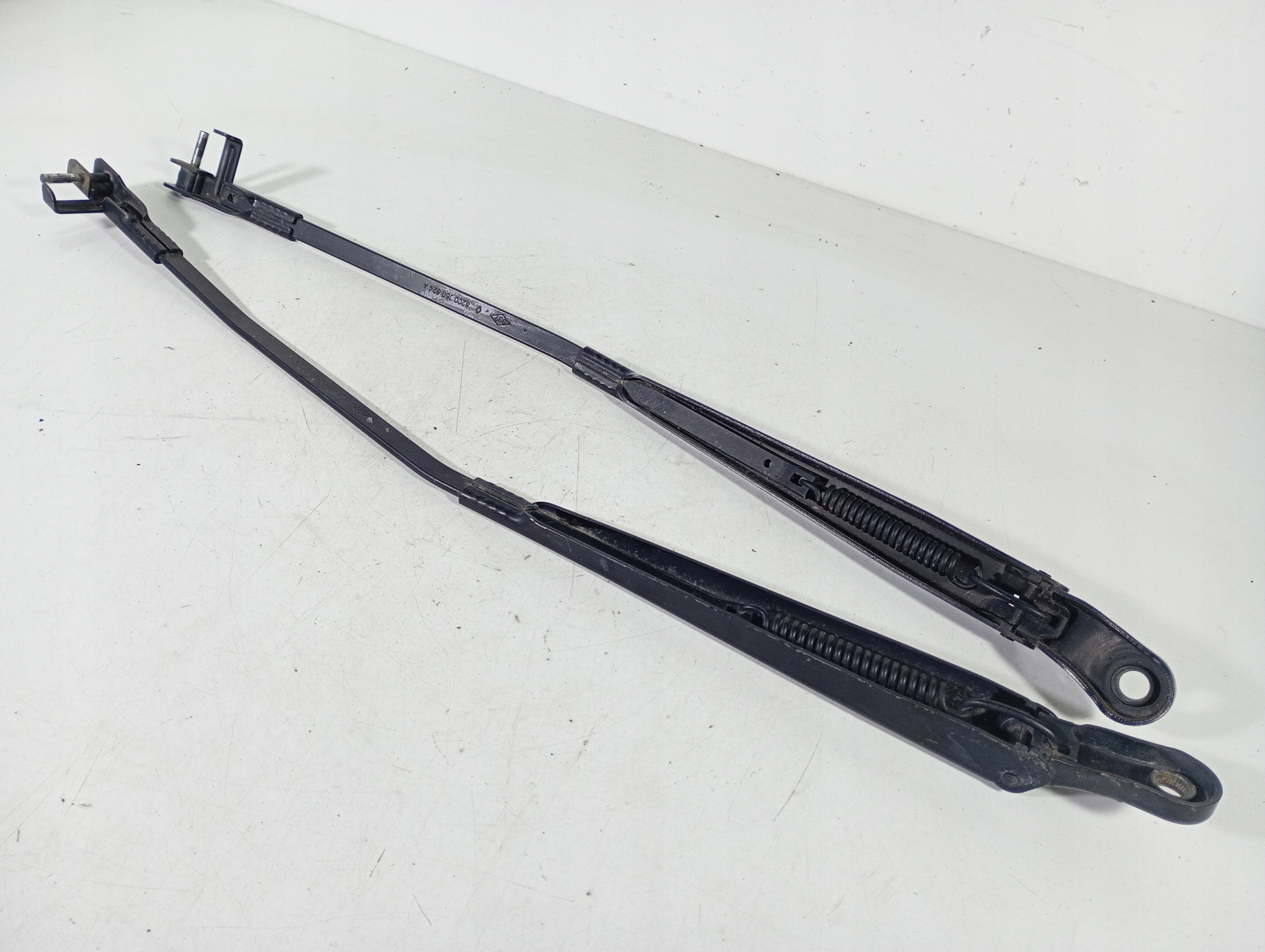 Renault Modus 04-12 wiper arms left right OE 8200360824A/823A