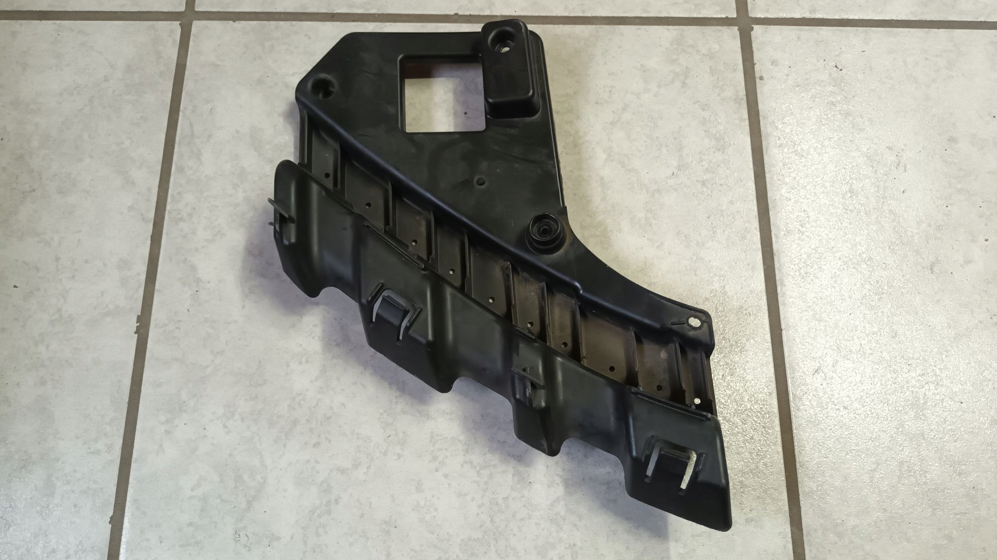 Droite Support phare avant TESLA MODEL 3 LIFT 21->