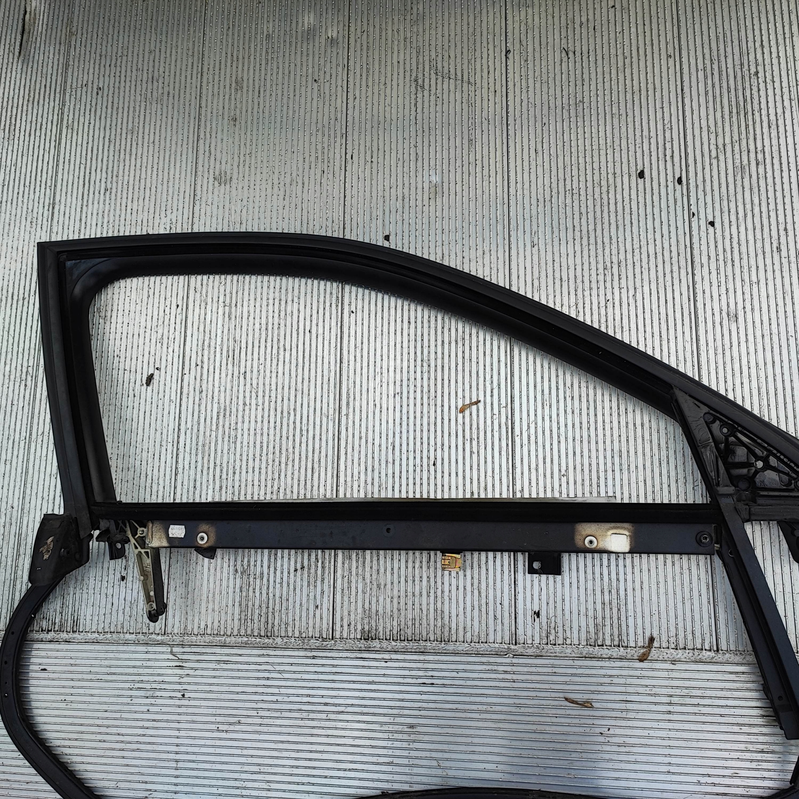 RAMKA USZCZELKA PRAWY PRZÓD AUDI A4 B6 SEDAN KOMBI Numer katalogowy części 8E1837630 RAMKA USZCZELKA PRAWY PRZÓD AUDI A4 B6 SEDAN KOMBI