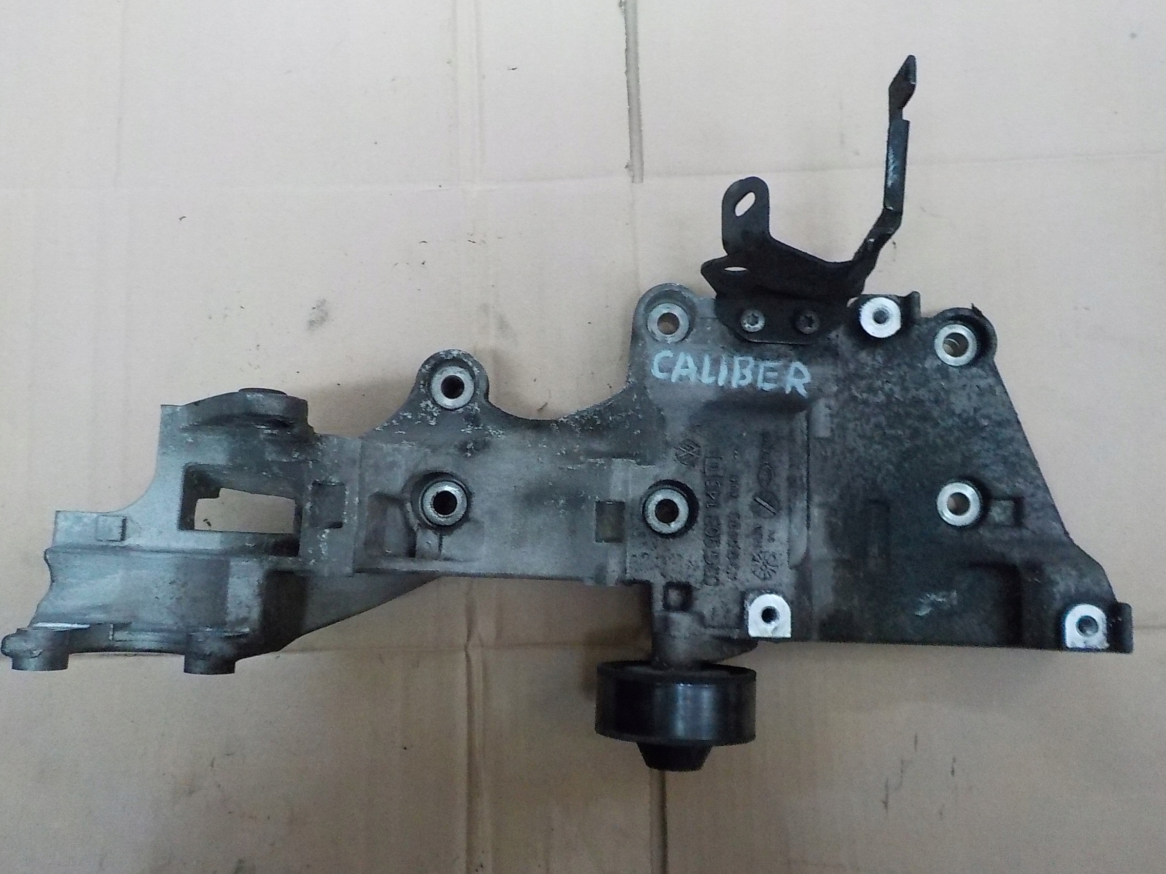 supporto alternatore dodge caliber 2,0 crd 03G903143H