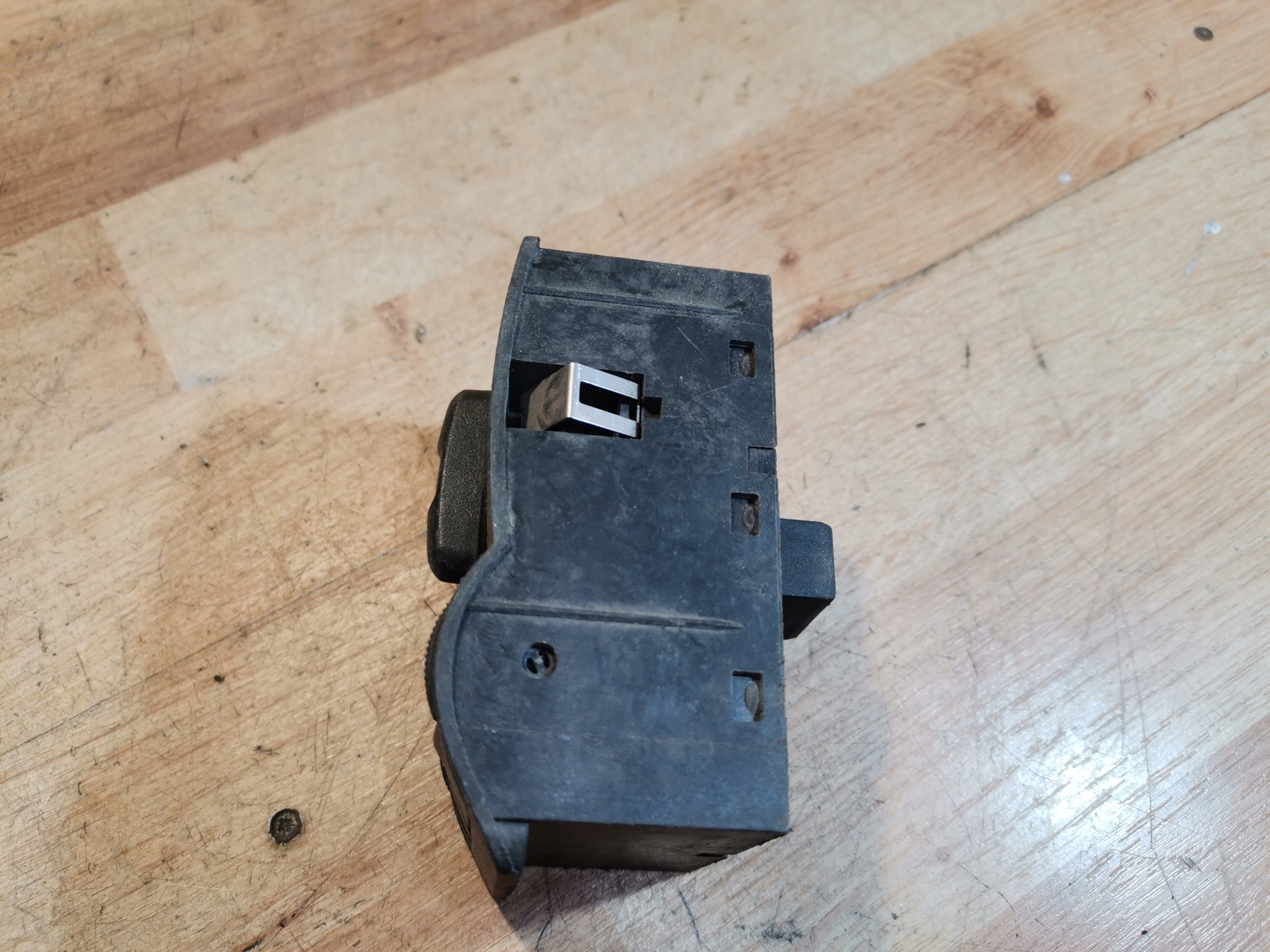 interruttore luci OPEL CORSA C 9116612