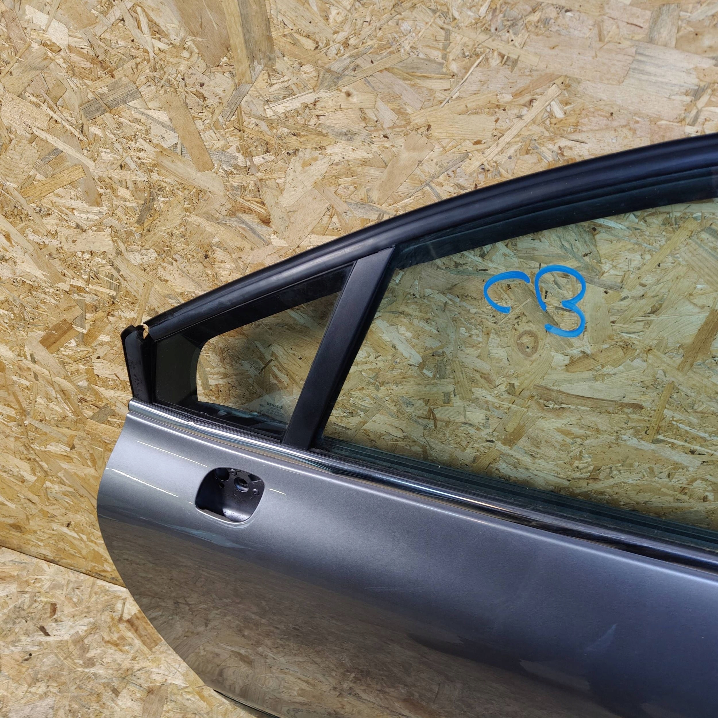 dveře přední předek strana levá Renault Clio IV