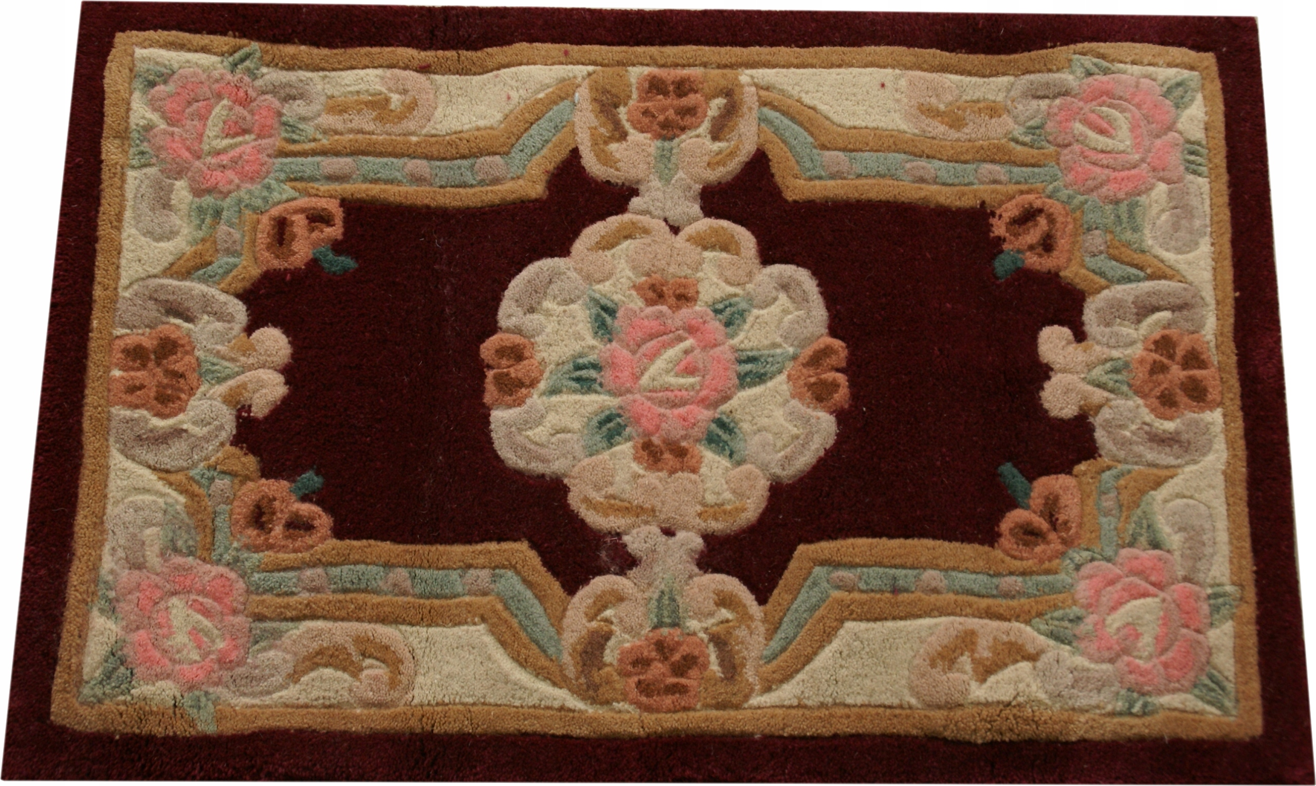 Koberec vyřezaný 46 x 76 cm bordó