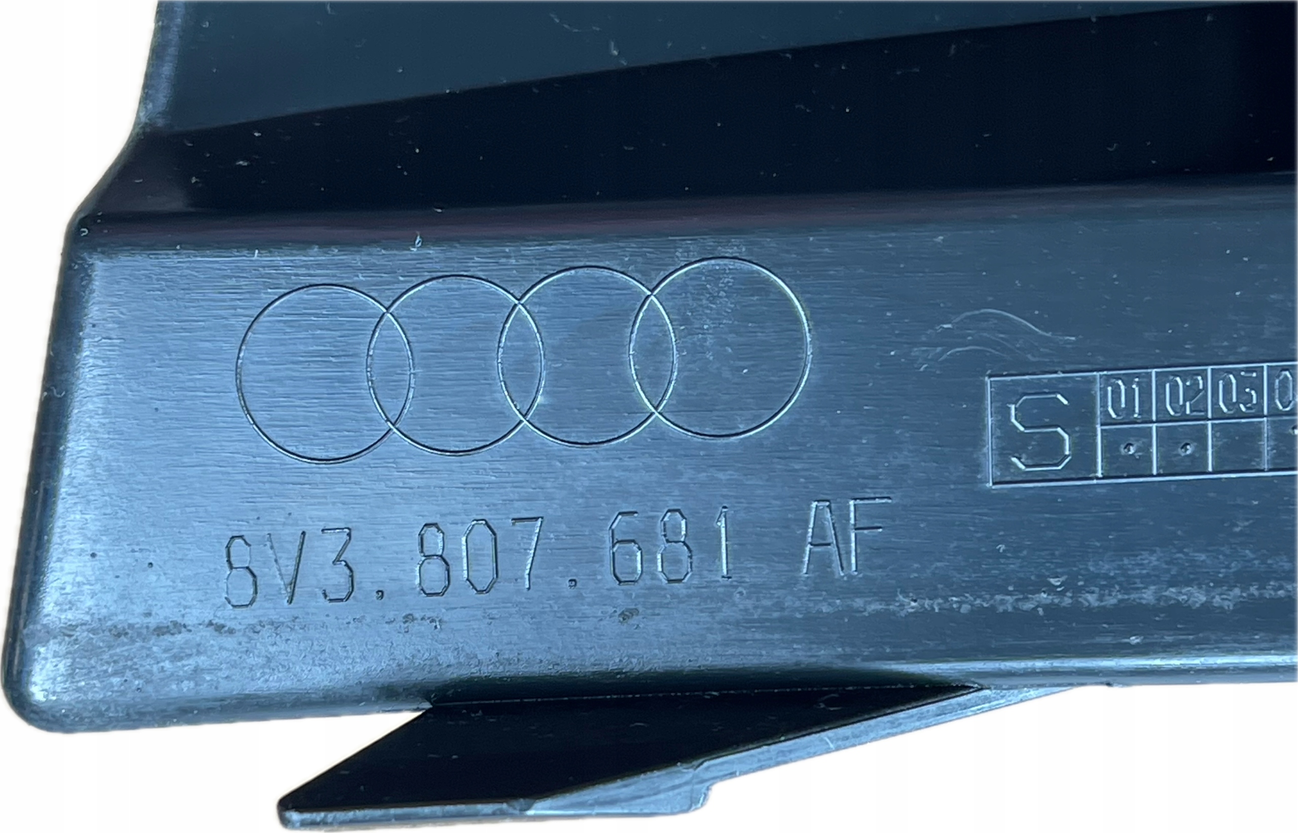 AUDI A3 8V LIFT grid left of a bumper front 8V3807681AF