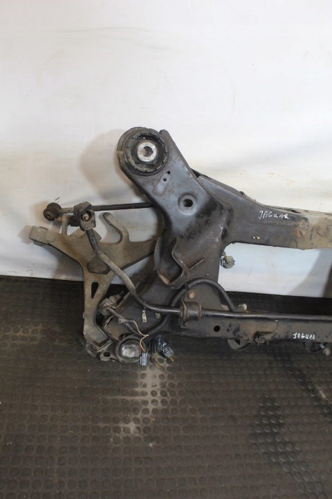 BELKA ZAWIESZENIA TYLNA JAGUAR XJ VIII X351 5.0 Typ samochodu Samochody osobowe